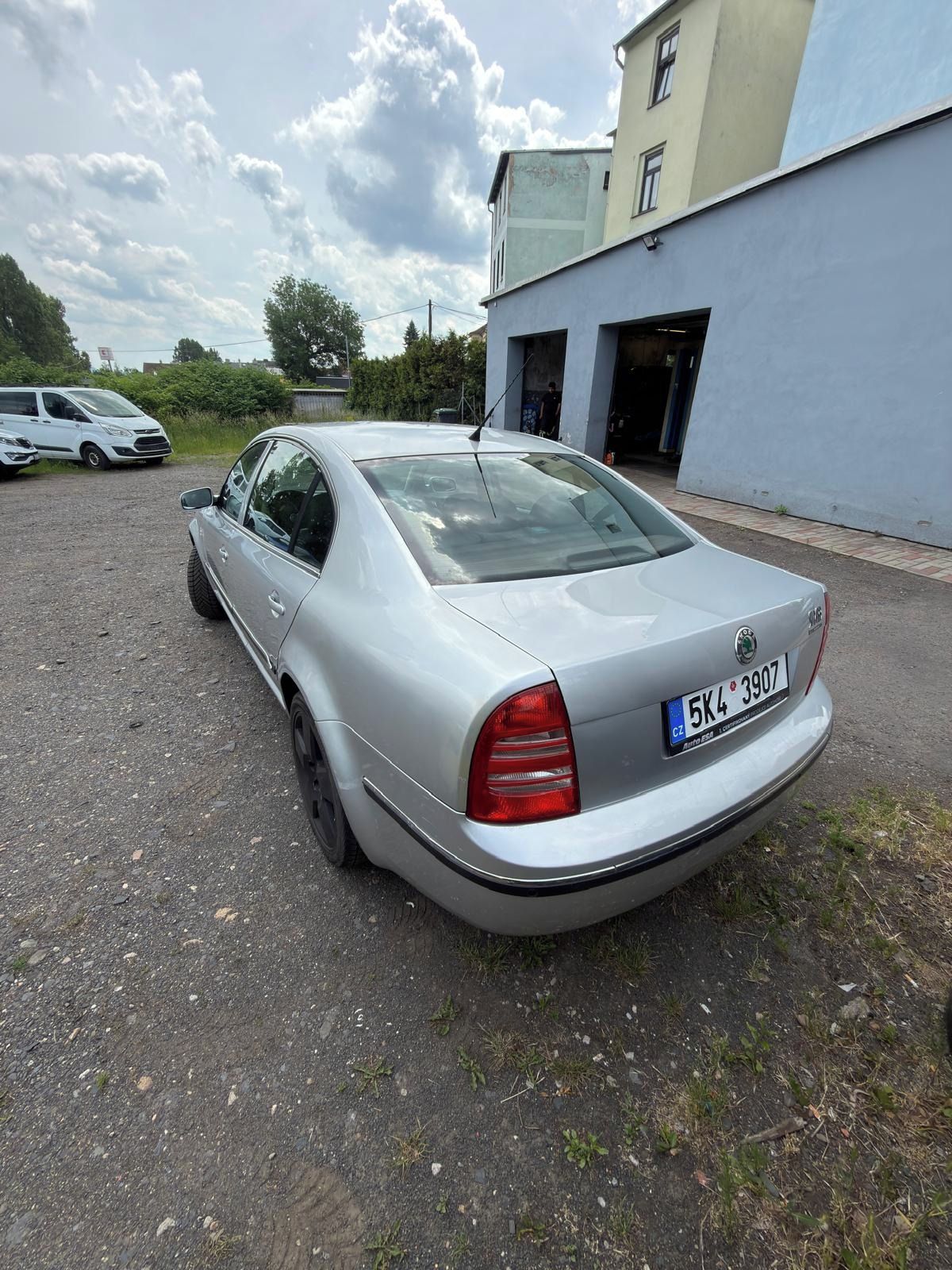 Škoda Superb, Superb 2,5 TDI automat - fotka 3