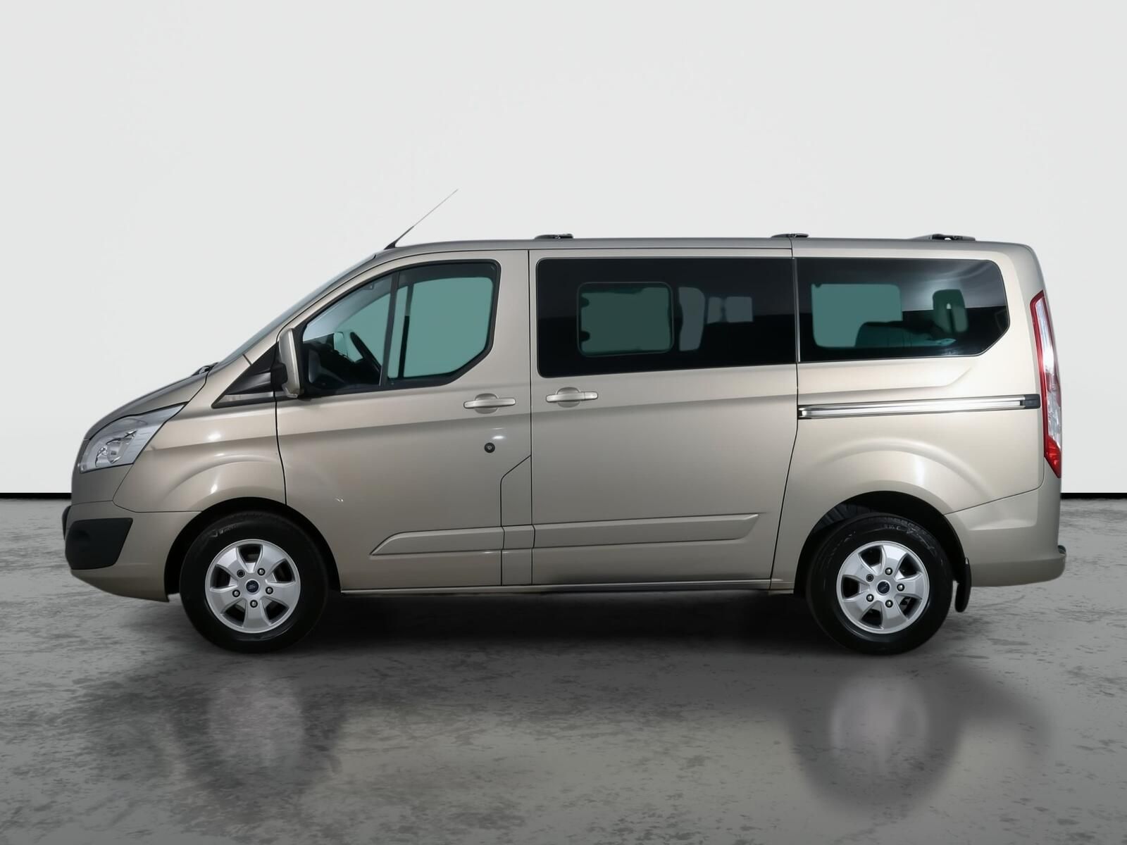 Ford Tourneo Custom, 2.0 EcoBlue, Titanium, Klima - fotka 3
