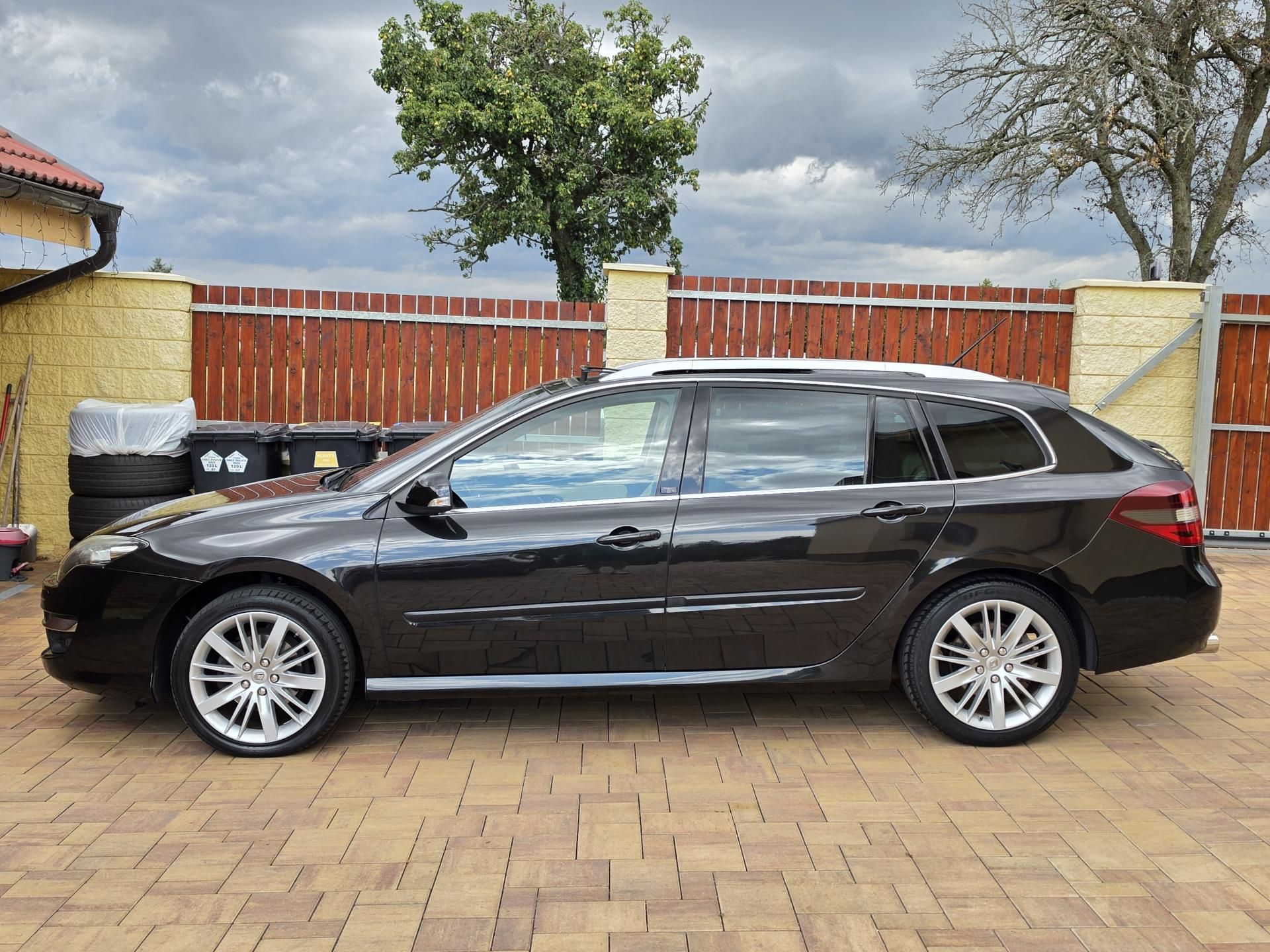 Renault Laguna, 2.0dCi 131kW INITIALE*PANORAMA - fotka 2