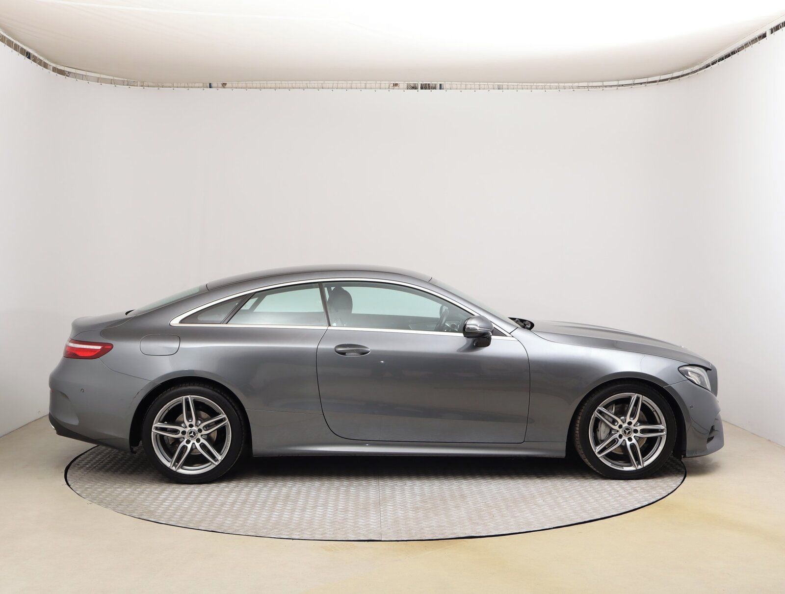 Mercedes-Benz Třídy E, 200, AMG Paket, Automat, Kůže - fotka 6