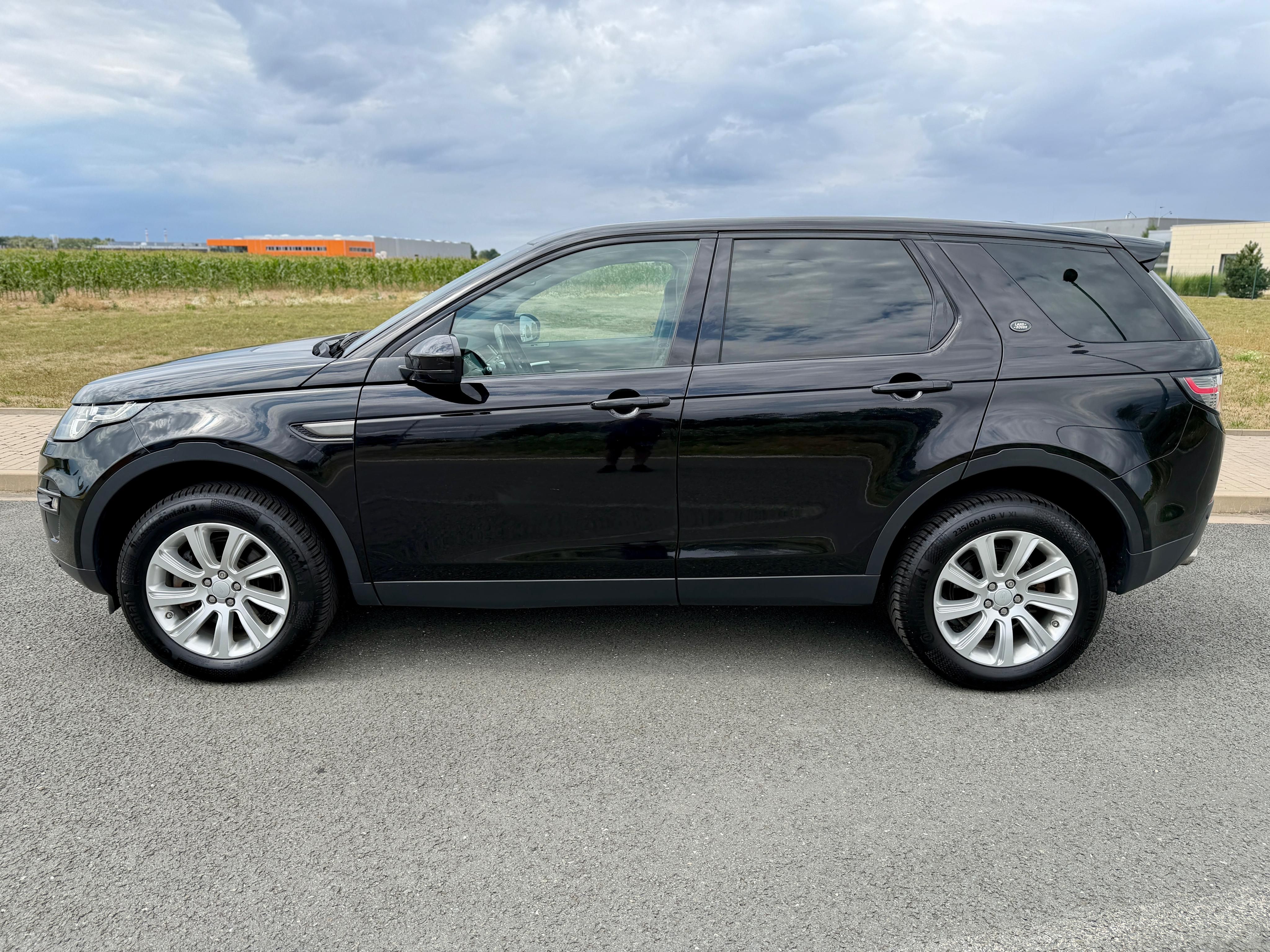Land Rover Discovery Sport, 2.2 TD4 4X4 XENON KŮŽE TAŽNÉ - fotka 2