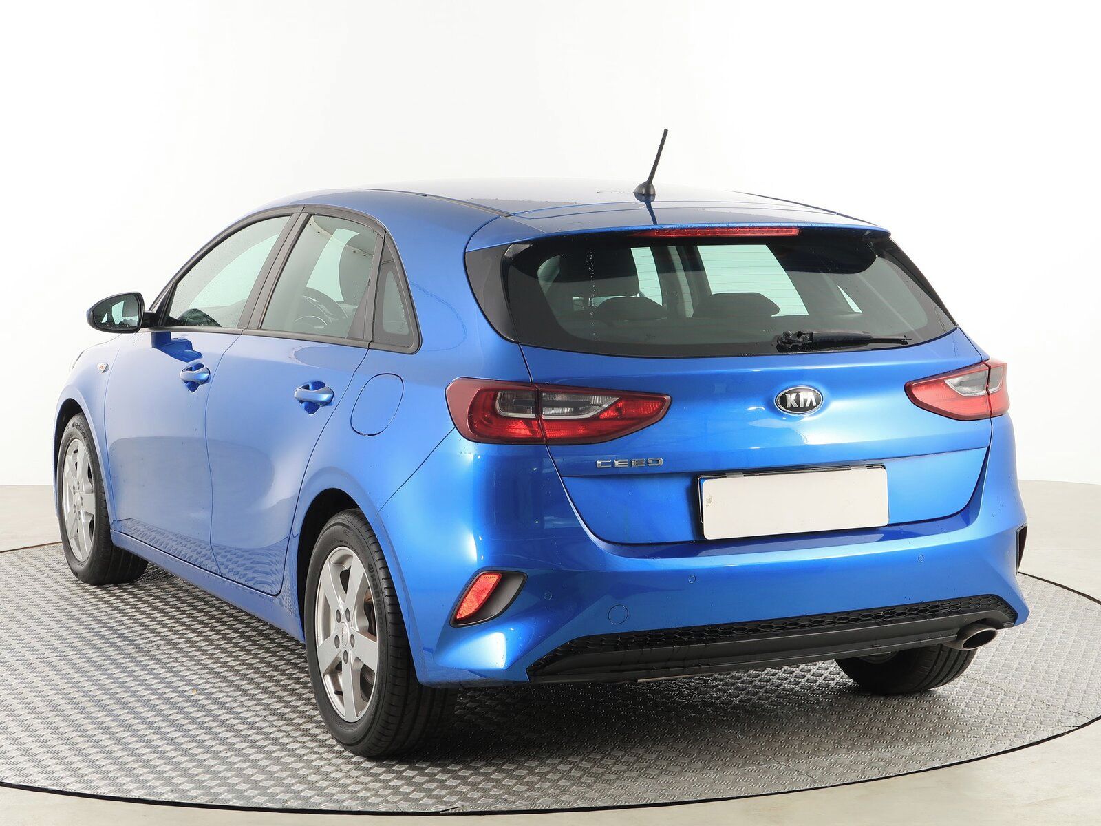 Kia Cee´d, 1.0 T-GDI, Silver, Serv.kniha - fotka 4