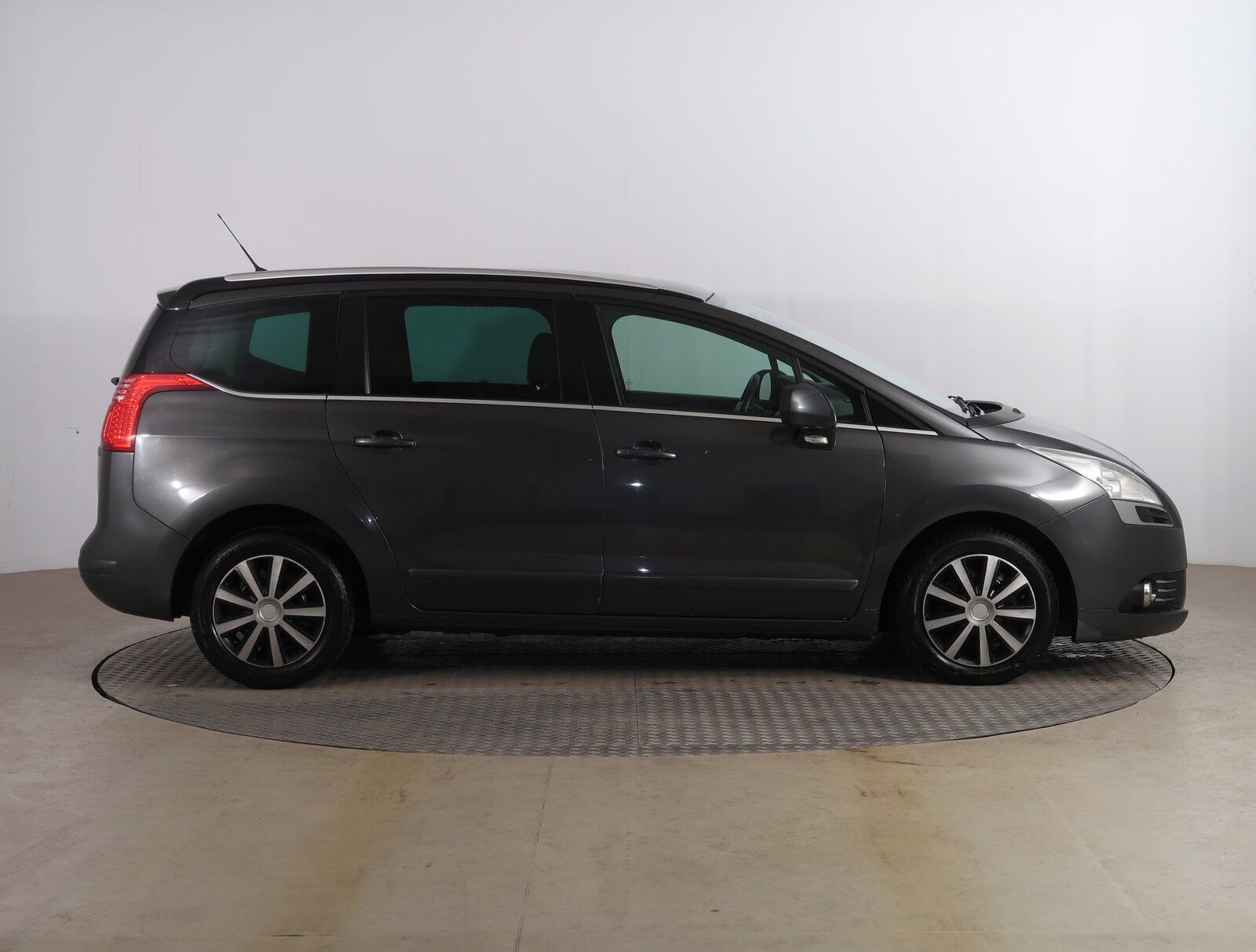 Peugeot 5008, 2.0 BlueHDi, Active, 7 míst - fotka 6