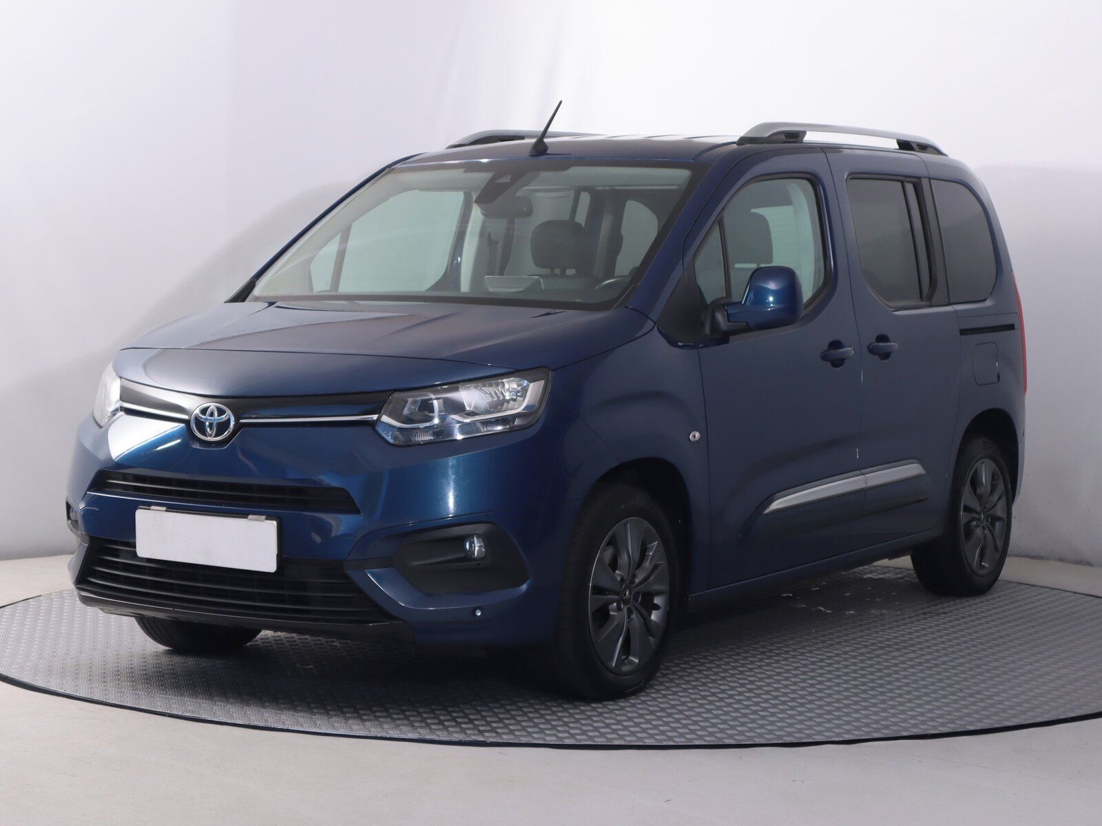 Toyota Proace City Verso, 1.5 D-4D, Family, 5Míst, ČR - fotka 2