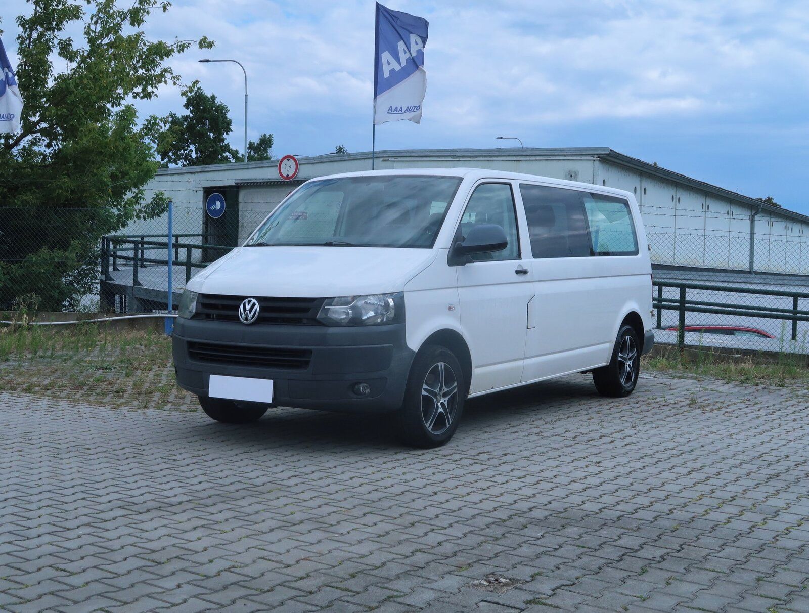 Volkswagen Transporter, 2.0 TDI, Bus, 5Míst, Klima, ČR - fotka 2