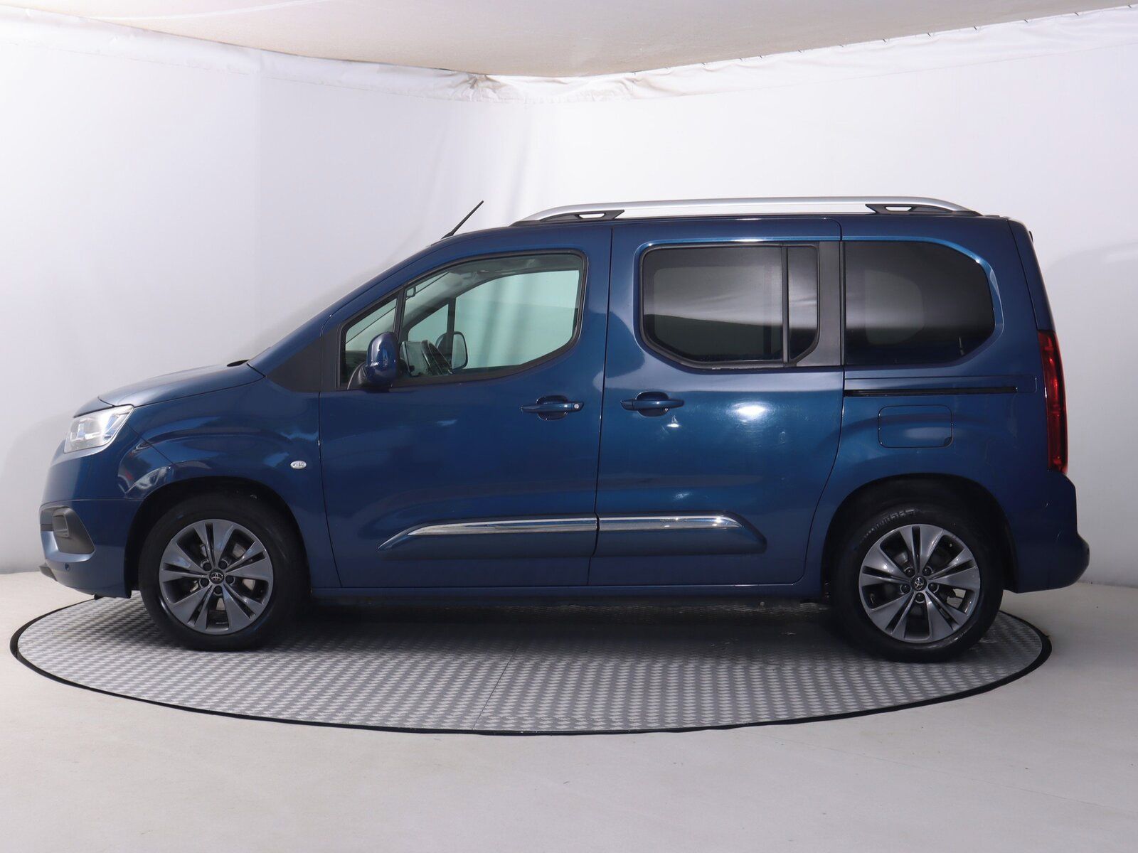 Toyota Proace City Verso, 1.5 D-4D, Family, 5Míst, ČR - fotka 3