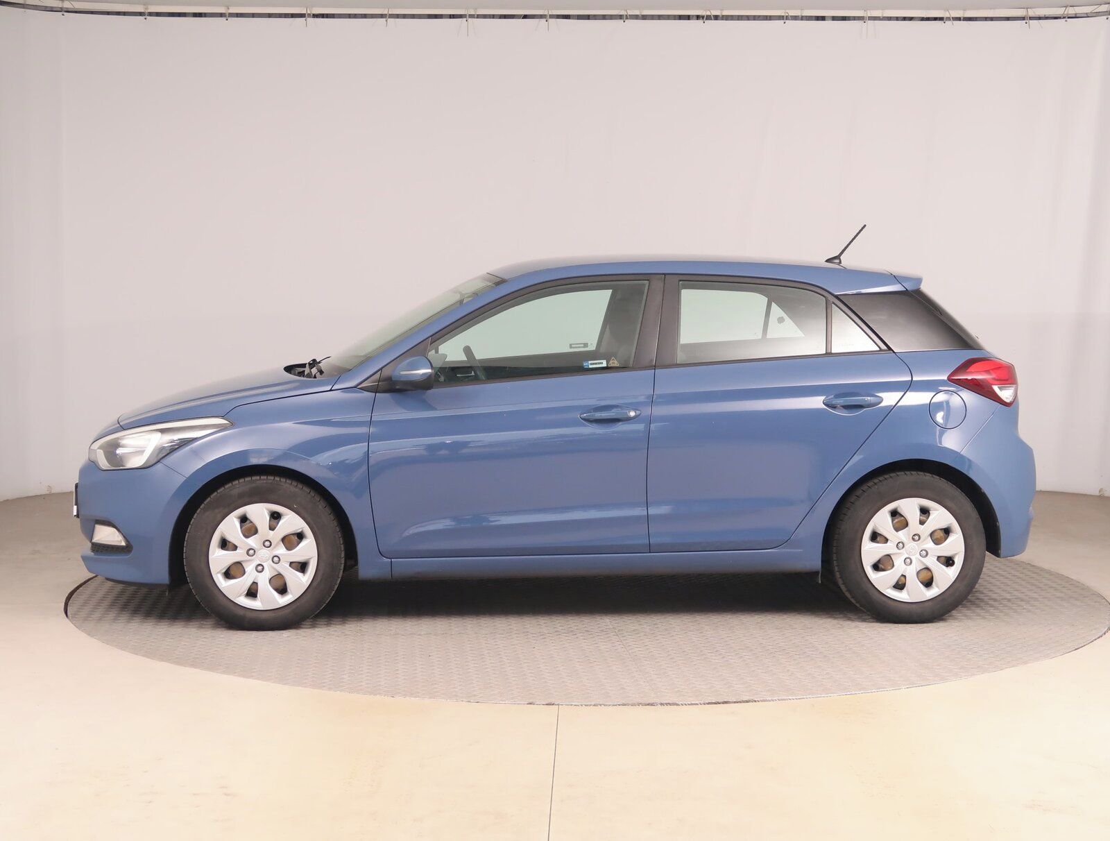 Hyundai i20, 1.2, ČR,1.maj, Serv.kniha - fotka 3