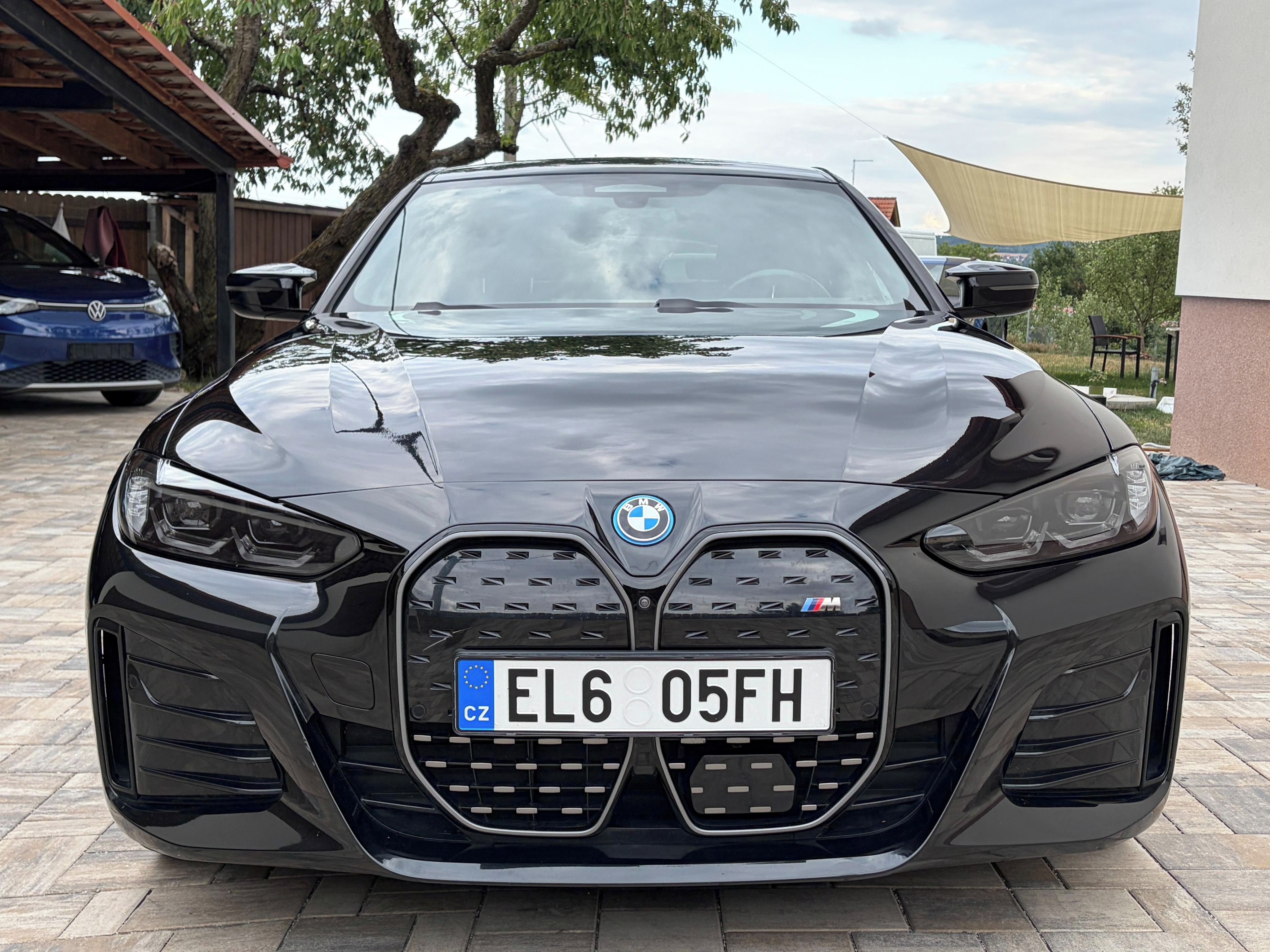BMW i4, M50 DAPP+, tażné, kola 20",18" - fotka 6