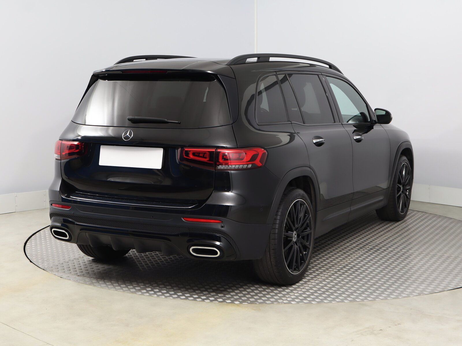 Mercedes-Benz GLB, GLB 250 4MATIC, AMG line, 4X4 - fotka 5
