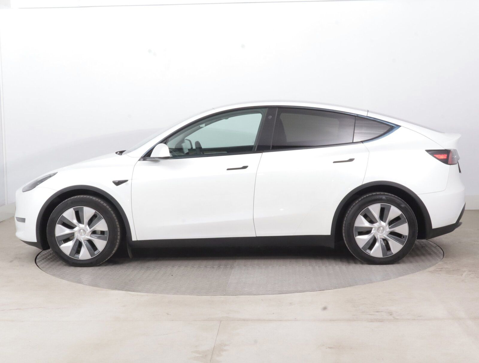 Tesla Model Y, Long Range AWD 79kWh, SoH 92% - fotka 3