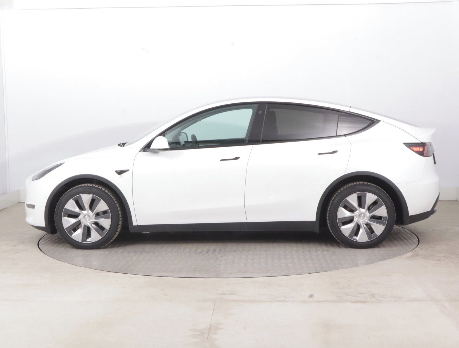 Tesla Model Y, Long Range AWD 79kWh, SoH 91% - fotka 3