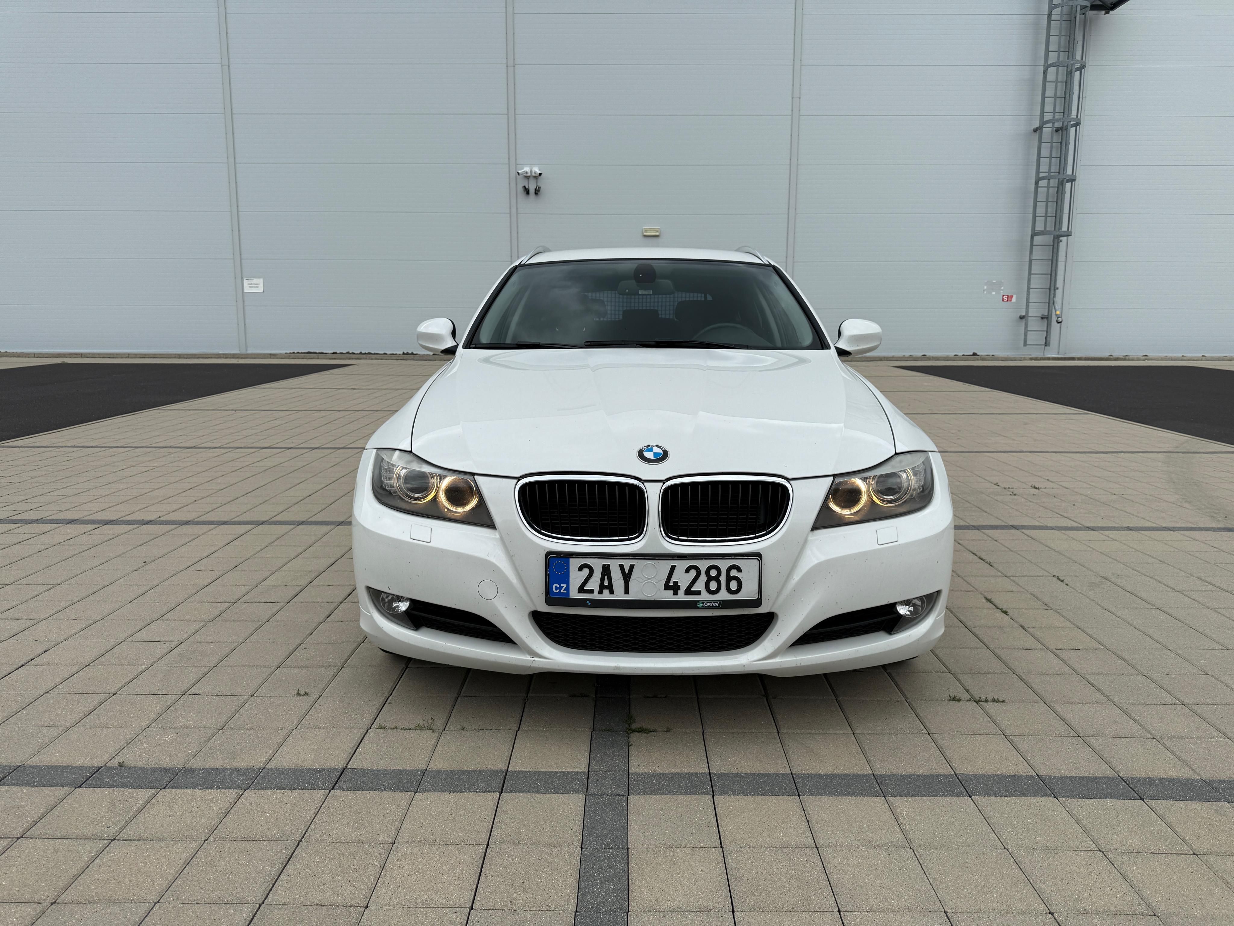 BMW Řada 3, 318D - fotka 2