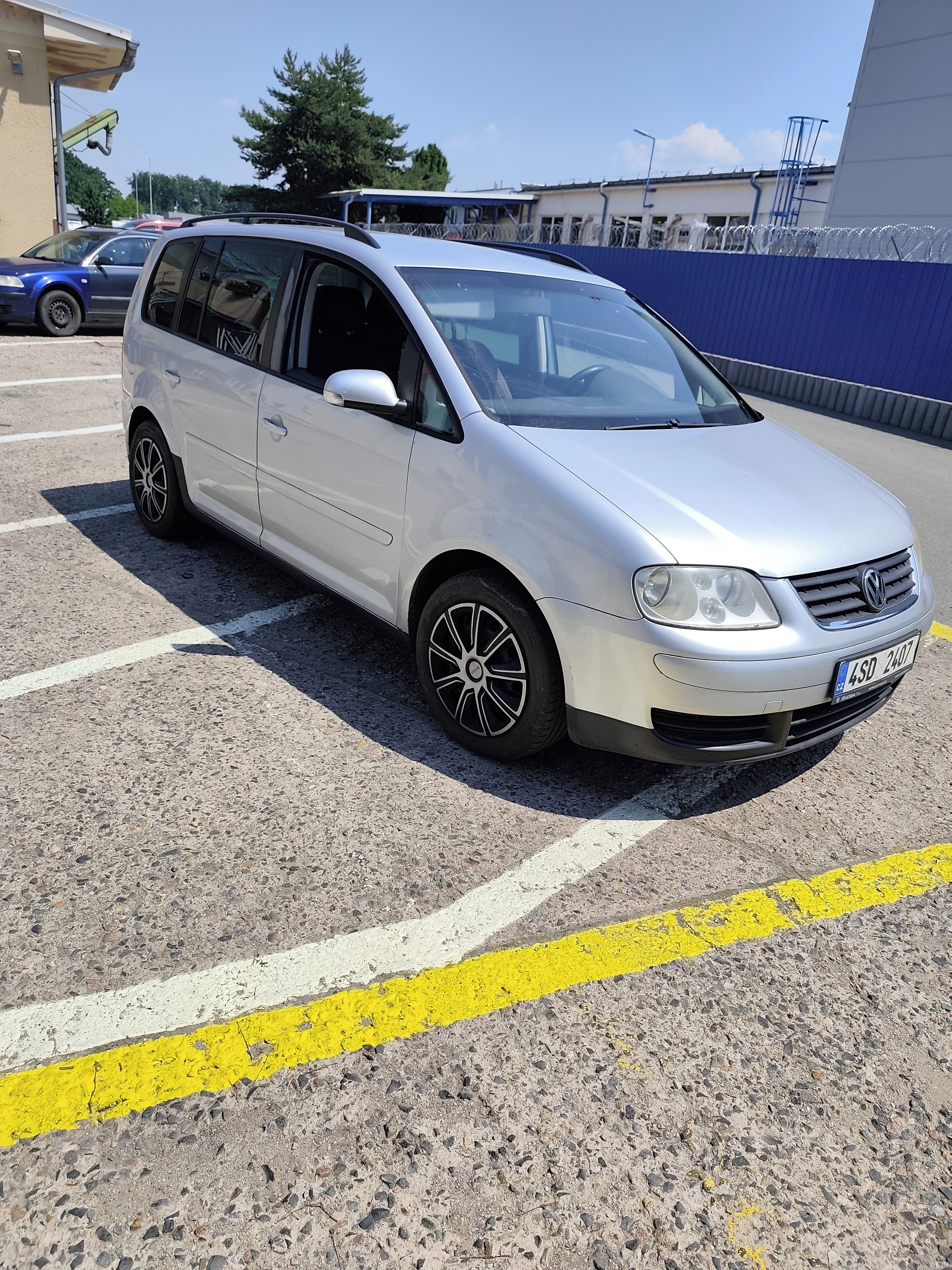 Volkswagen Touran - fotka 3