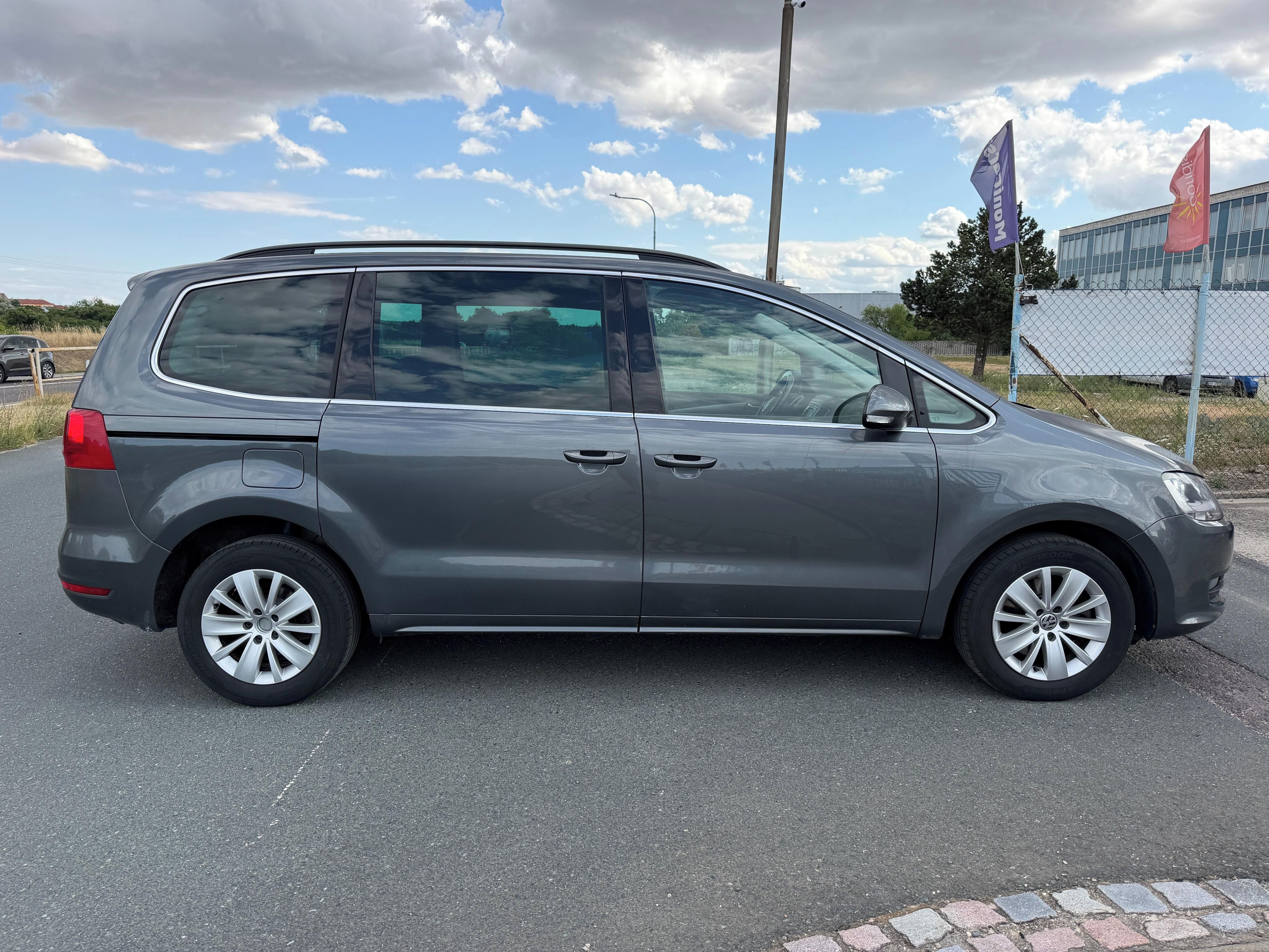 Volkswagen Sharan, 2.0 TDi 103kW 7MÍST, TAŽNÉ - fotka 4
