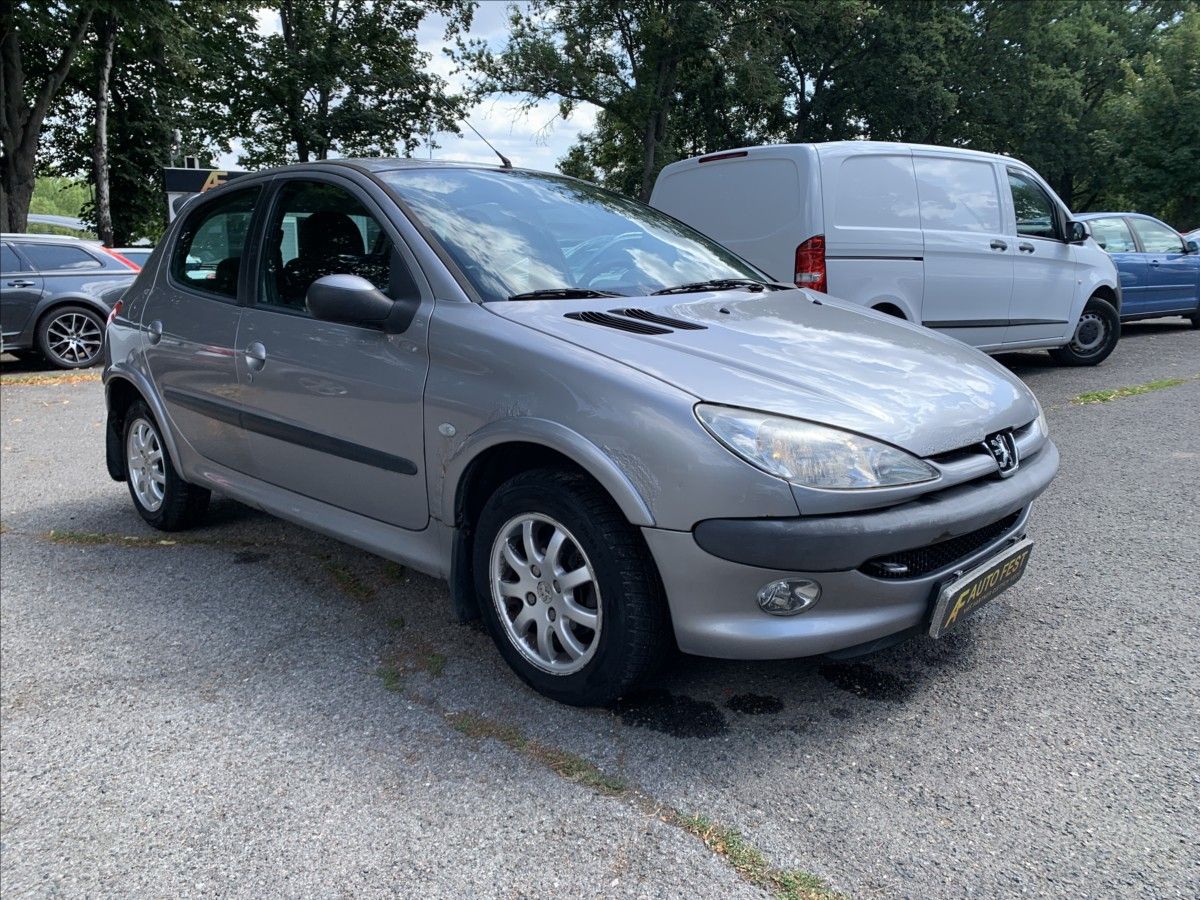 Peugeot 206, 1,4 i,ČR - fotka 3