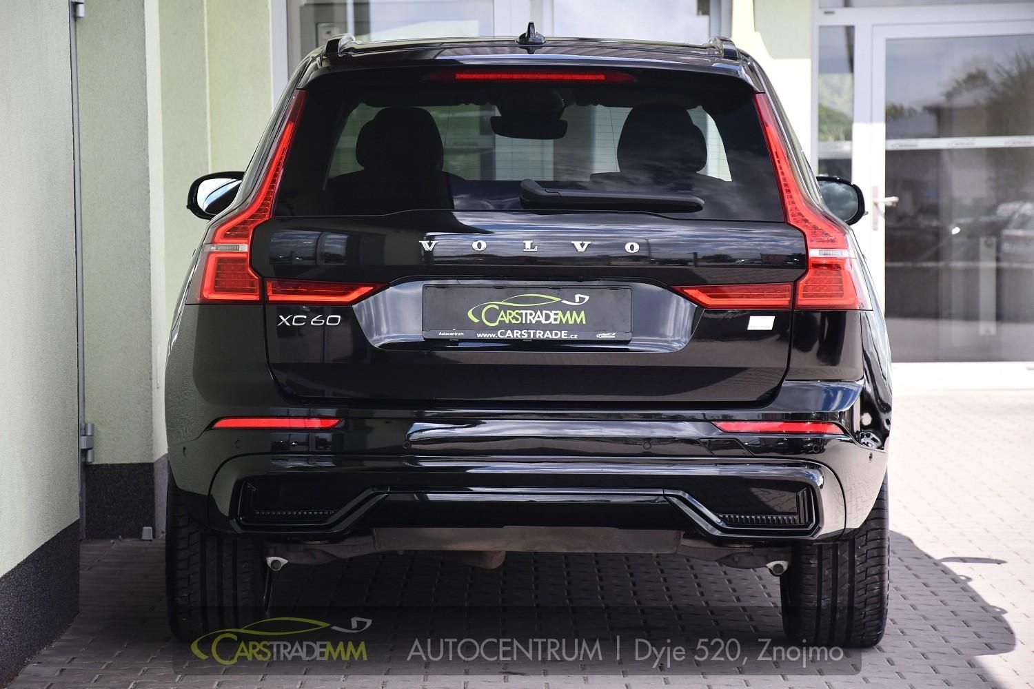 Volvo XC60, 2.0T8 R-Desing RECHARGE - fotka 4