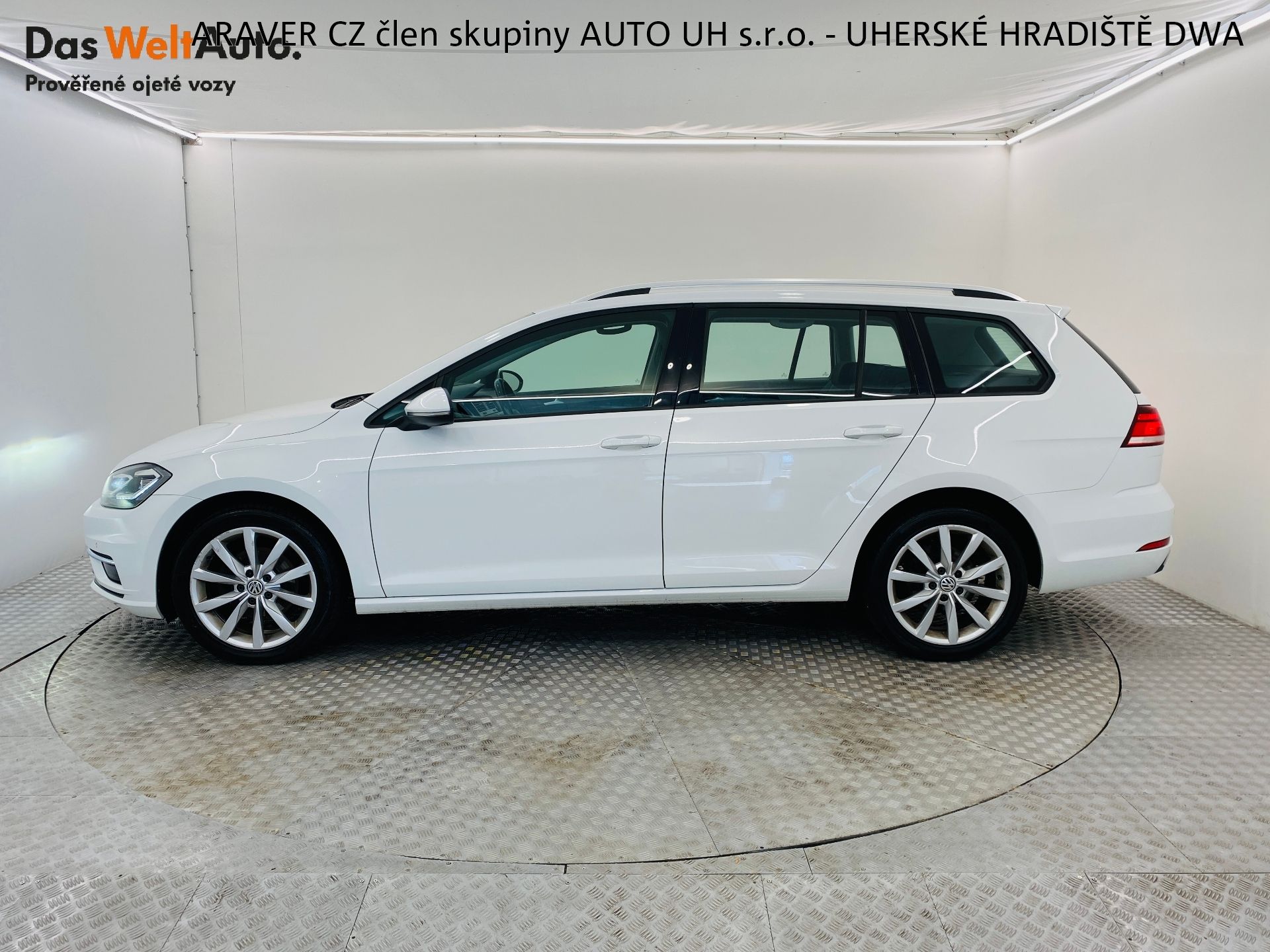 Volkswagen Golf, 1.6 TDI 85kW LED Comfortline - fotka 3