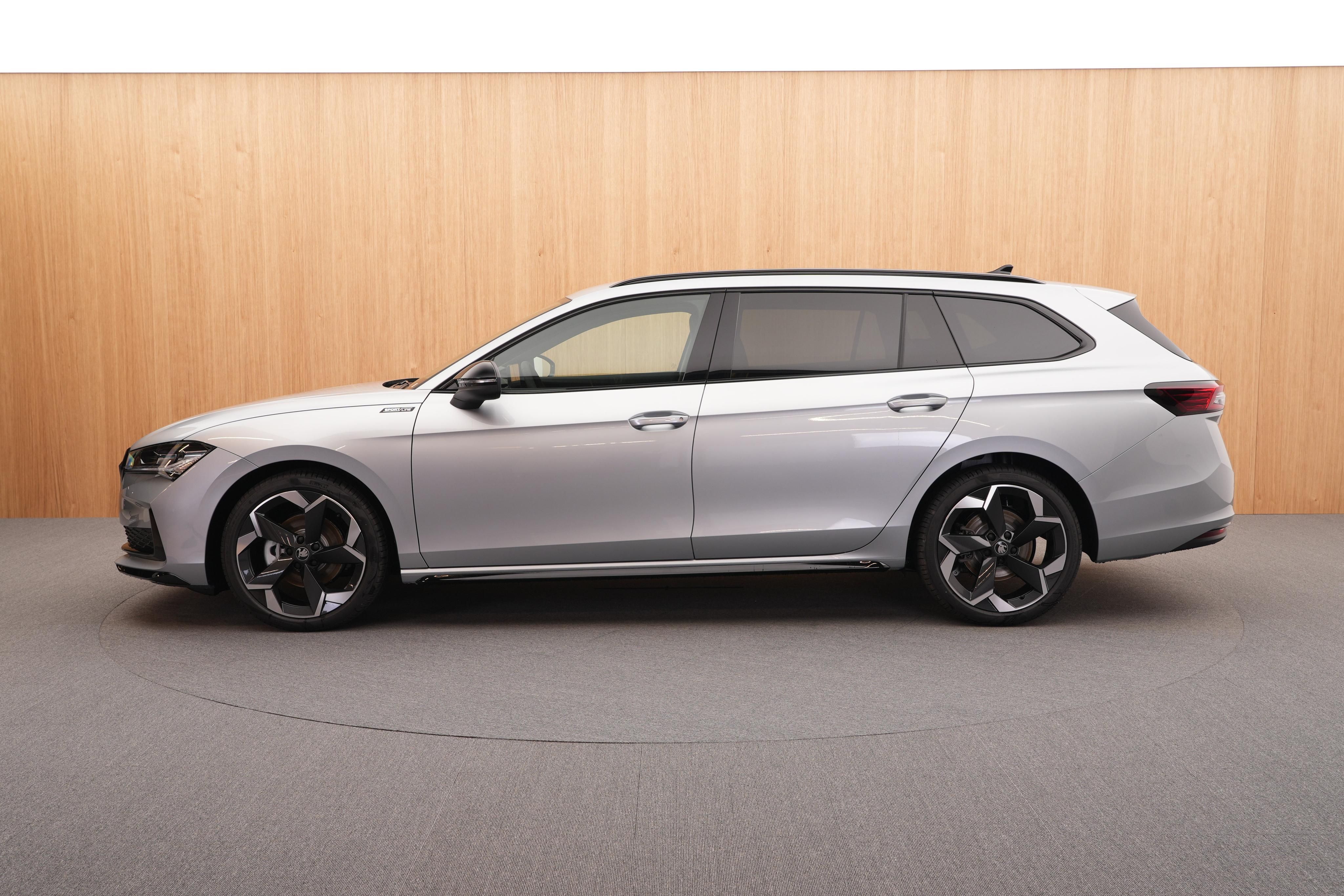 Škoda Superb, Sportline 2.0 TDI DSG - fotka 2
