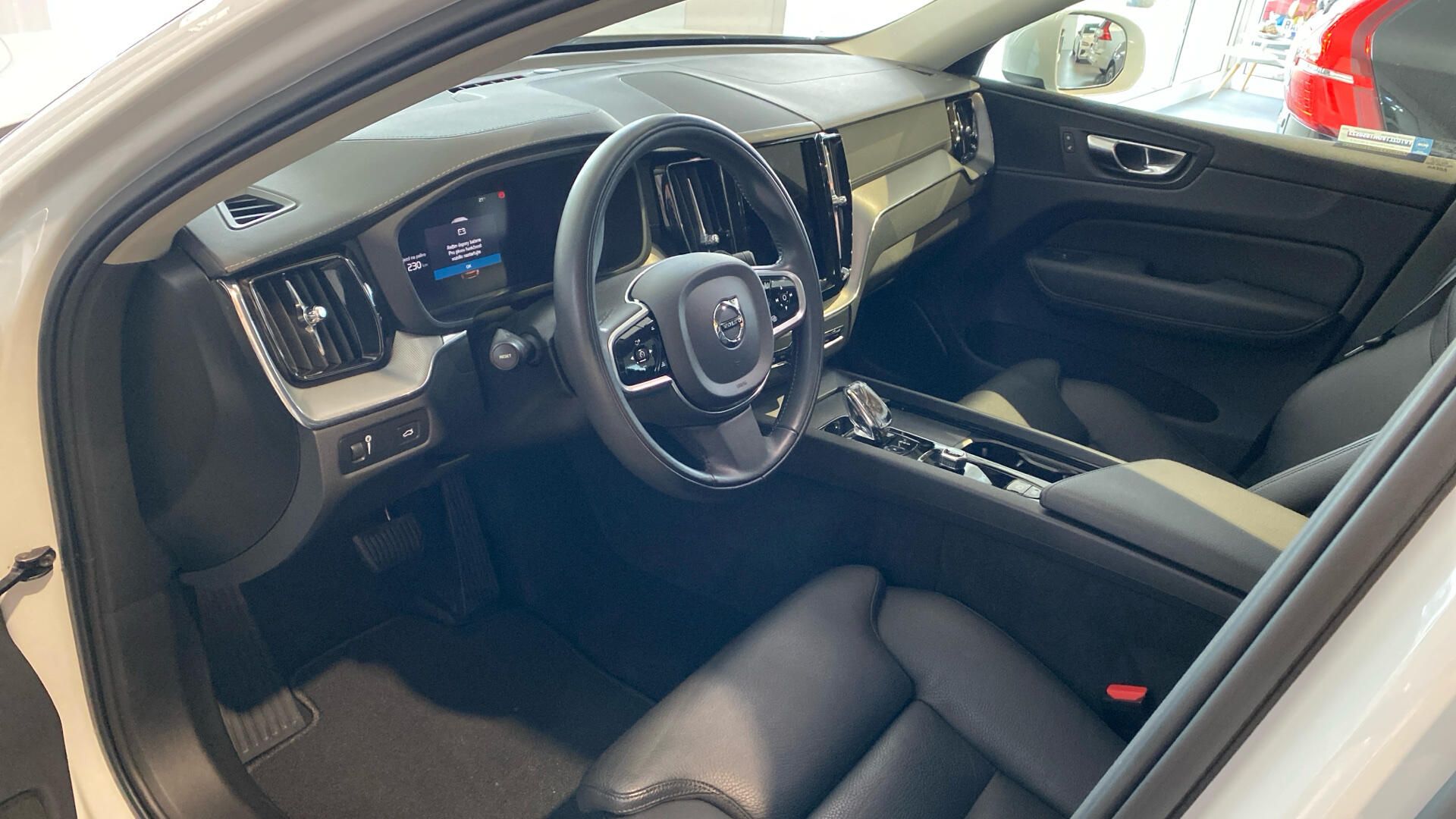 Volvo XC60, INSCRIPTION, B5 FWD, 184+10 kW - fotka 6
