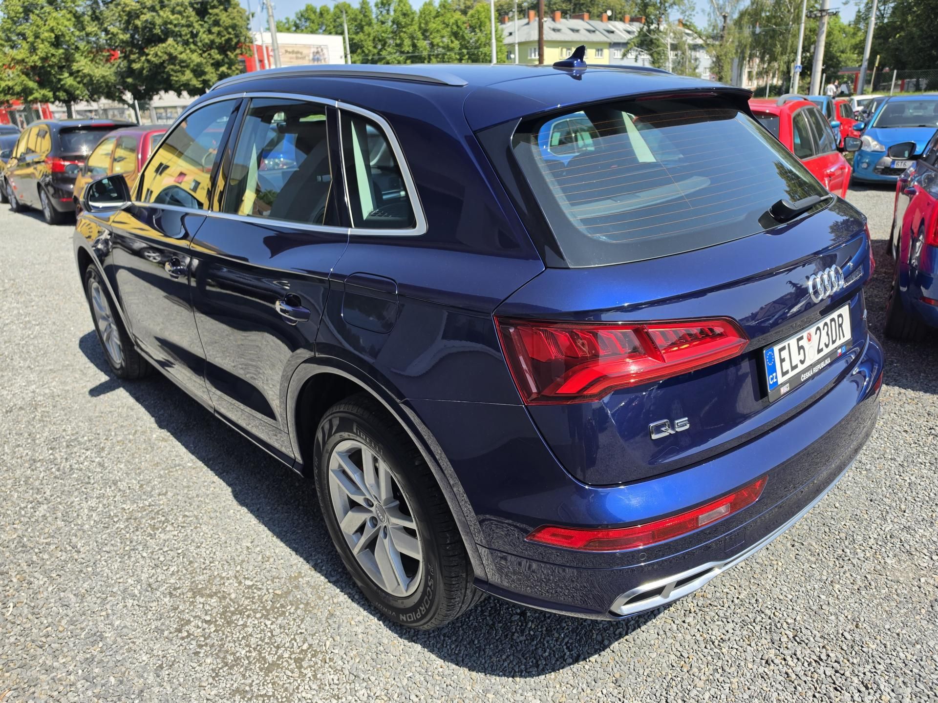 Audi Q5, 2.0 TFSI S-Line Hybrid - fotka 3