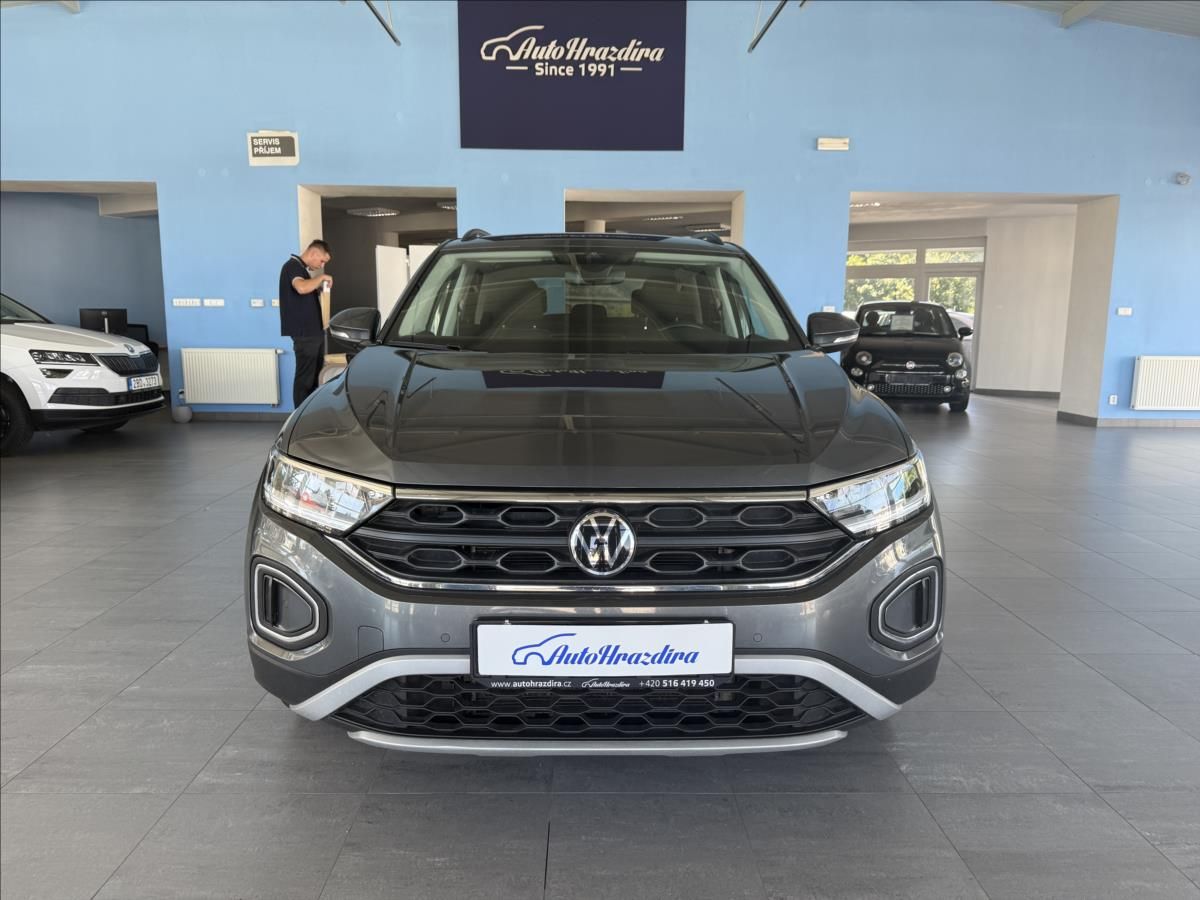 Volkswagen T-Roc, 1,0   TSI 85kW,SERVISKA,1.MAJ - fotka 2