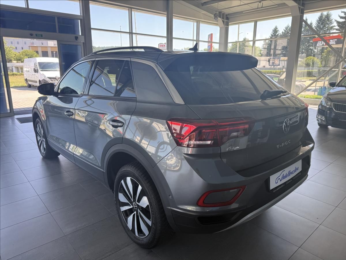 Volkswagen T-Roc, 1,0   TSI 85kW,SERVISKA,1.MAJ - fotka 4