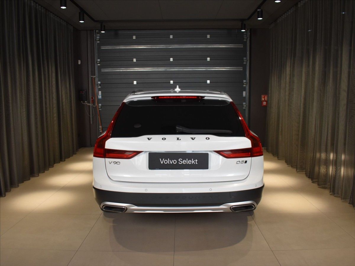 Volvo V90, 2,0 D5 AWD CC PRO - fotka 5