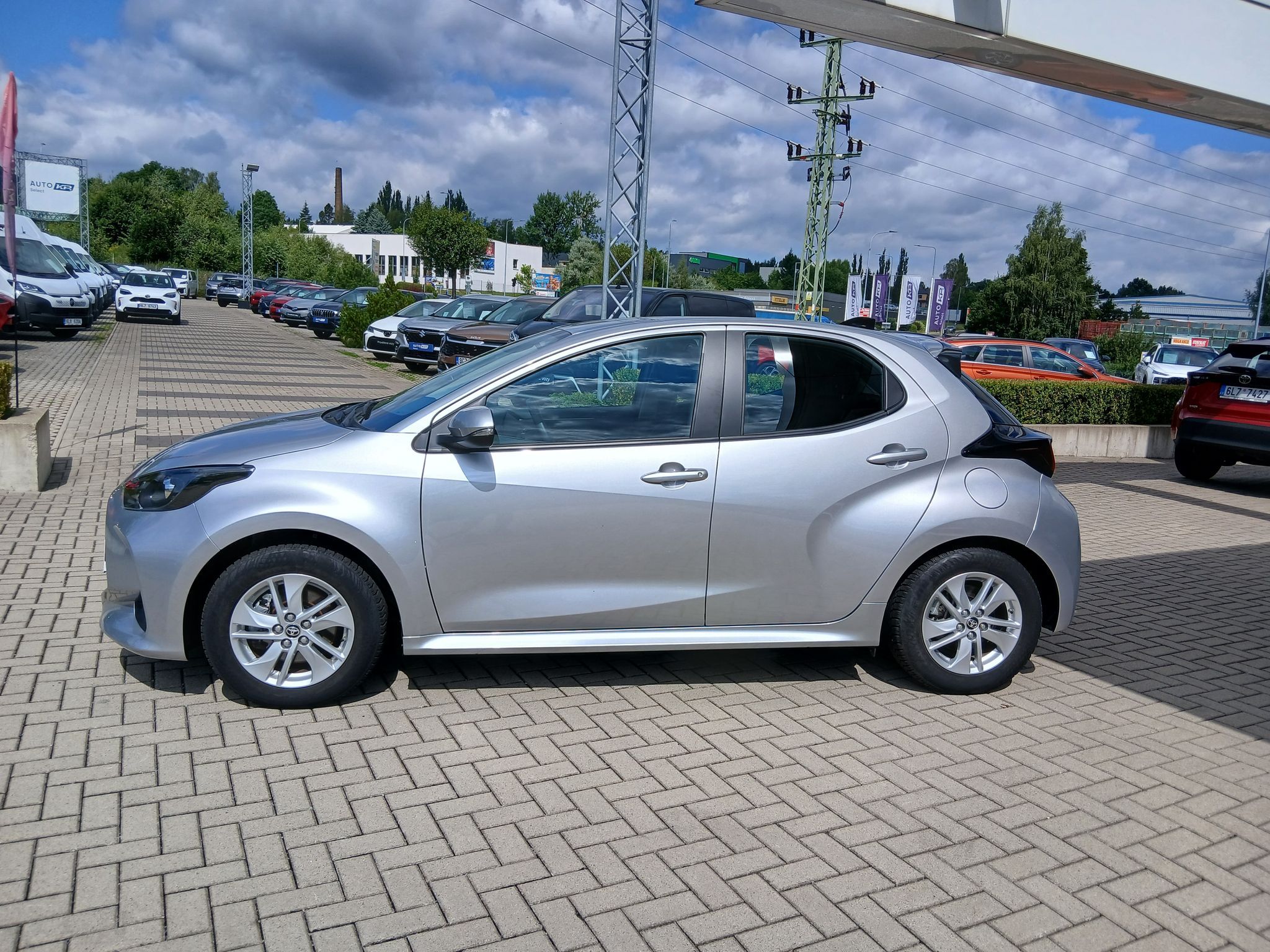 Toyota Yaris, 1.5 Hybrid e-CVT Comfort - fotka 3