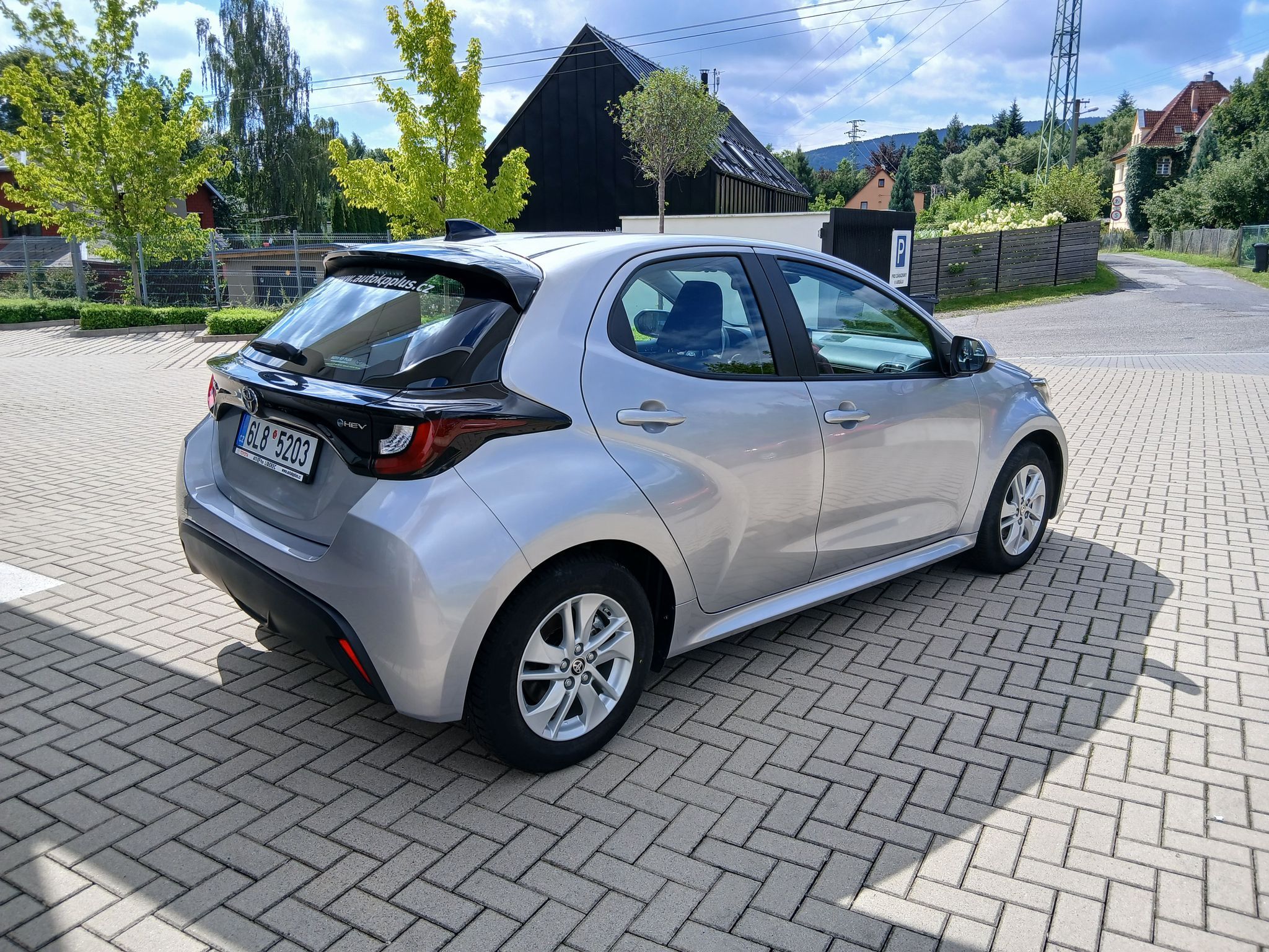 Toyota Yaris, 1.5 Hybrid e-CVT Comfort - fotka 6