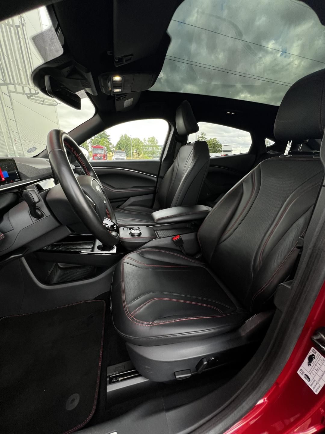 Ford Mustang Mach-E, AWD 98kWh First Edition DPH - fotka 6