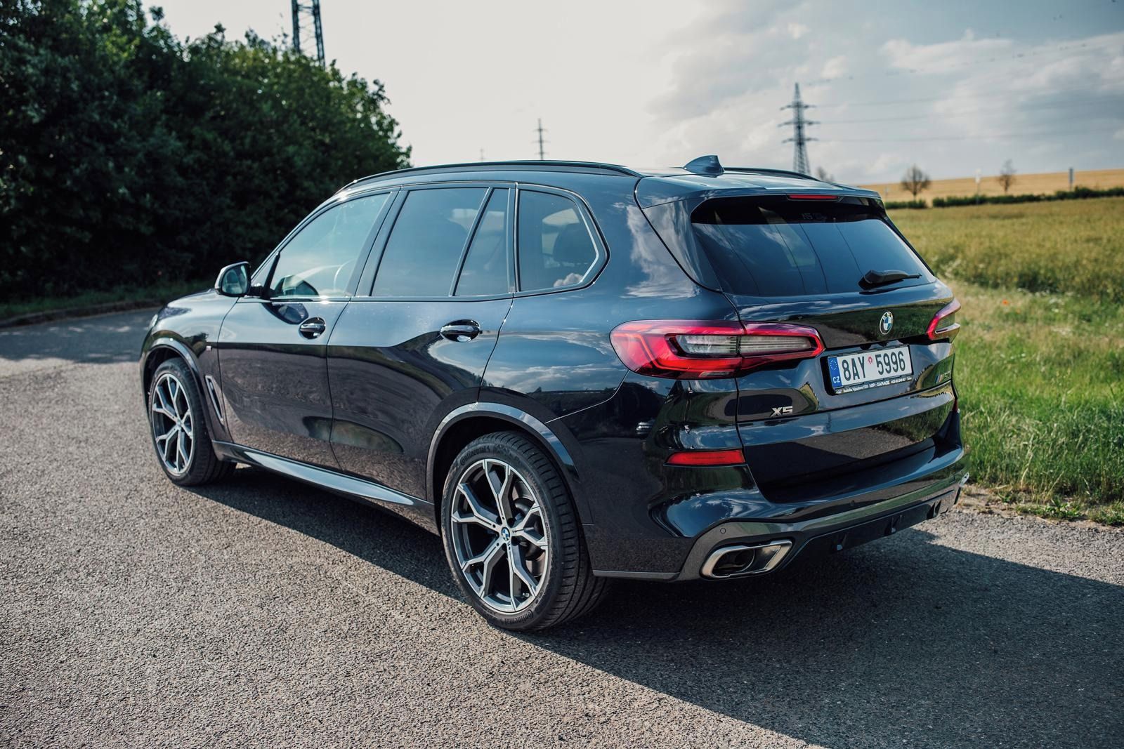 BMW X5, M50i, H&K, laser, pano, vzduch - fotka 2