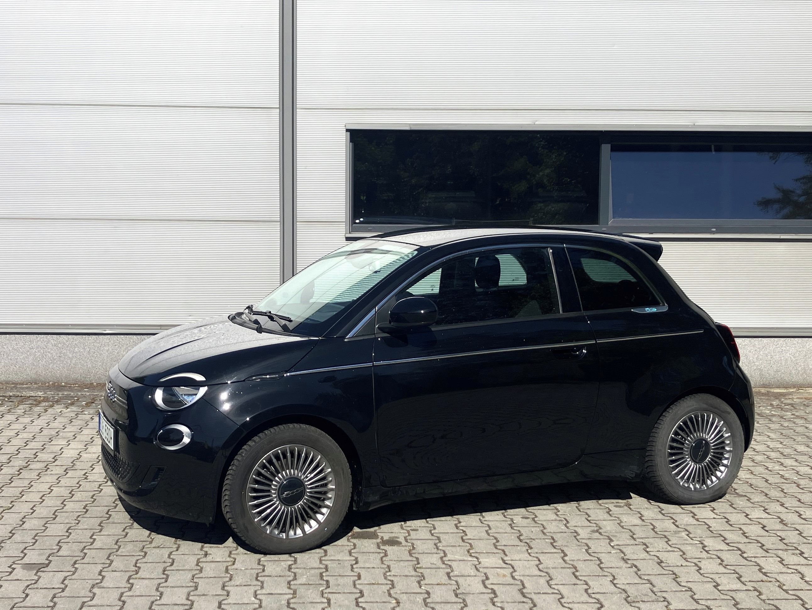 Fiat 500E, 42 kWh - fotka 2