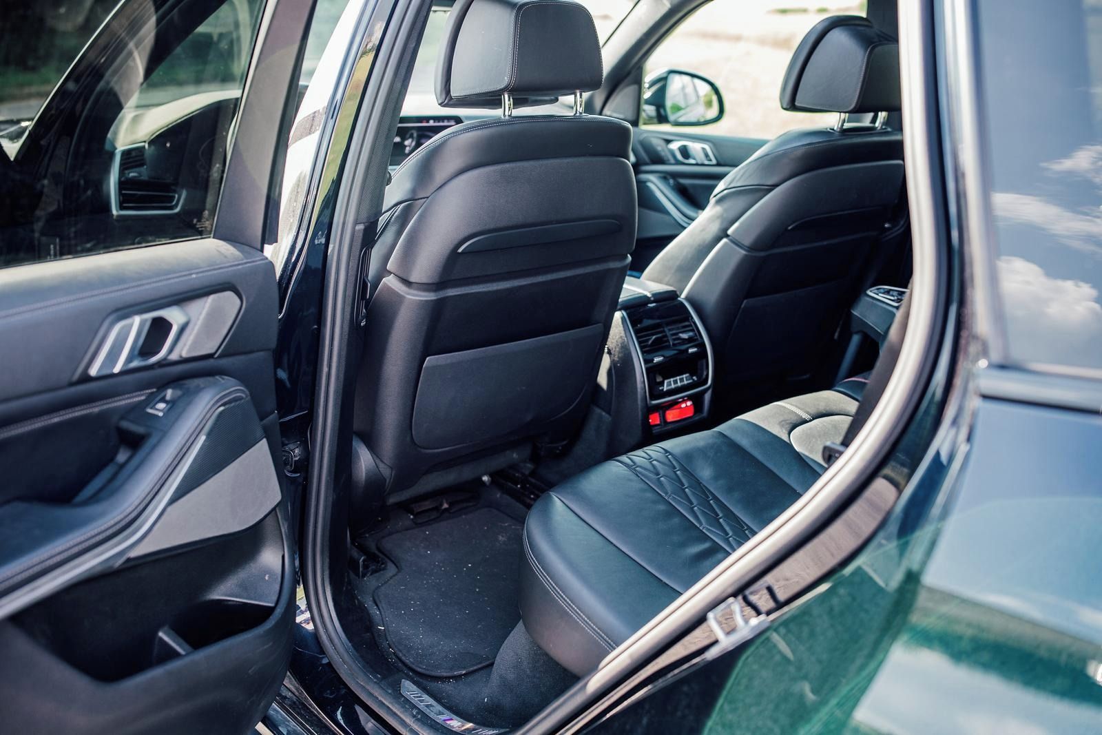 BMW X5, M50i, H&K, laser, pano, vzduch - fotka 5