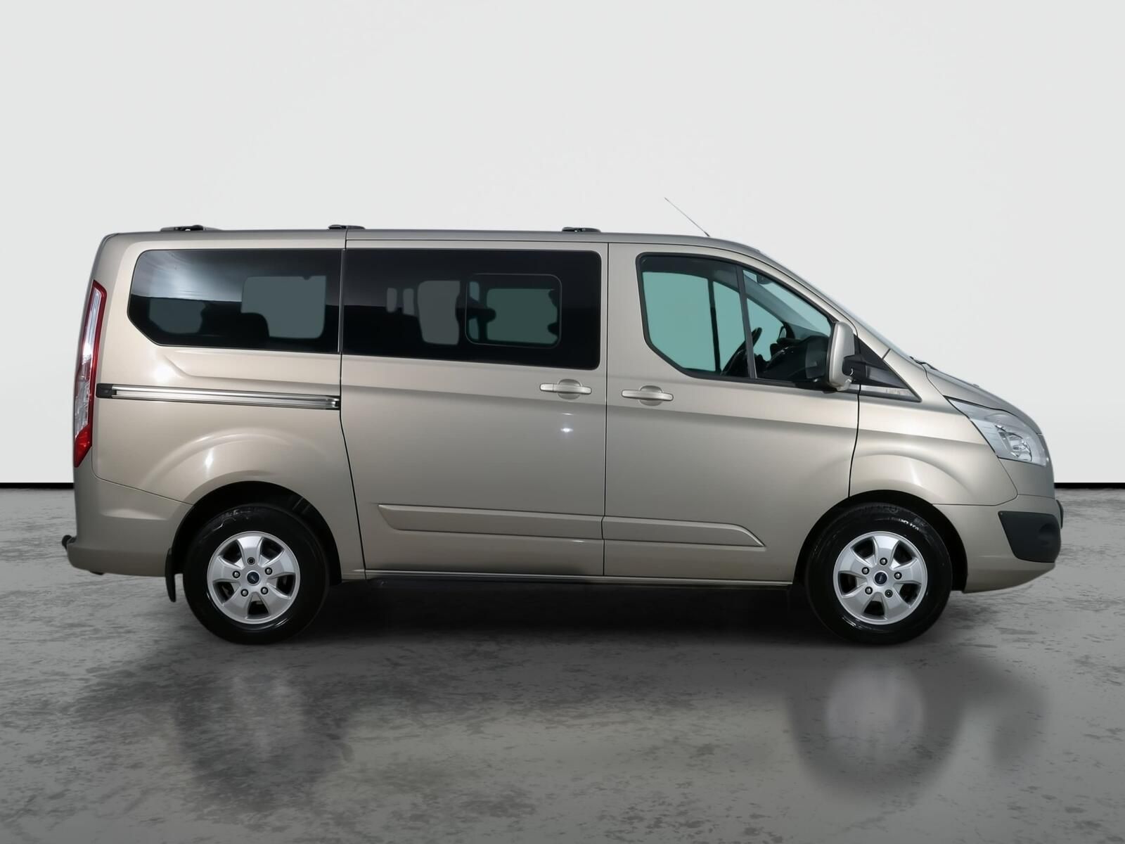 Ford Tourneo Custom, 2.0 EcoBlue, Titanium, Klima - fotka 6