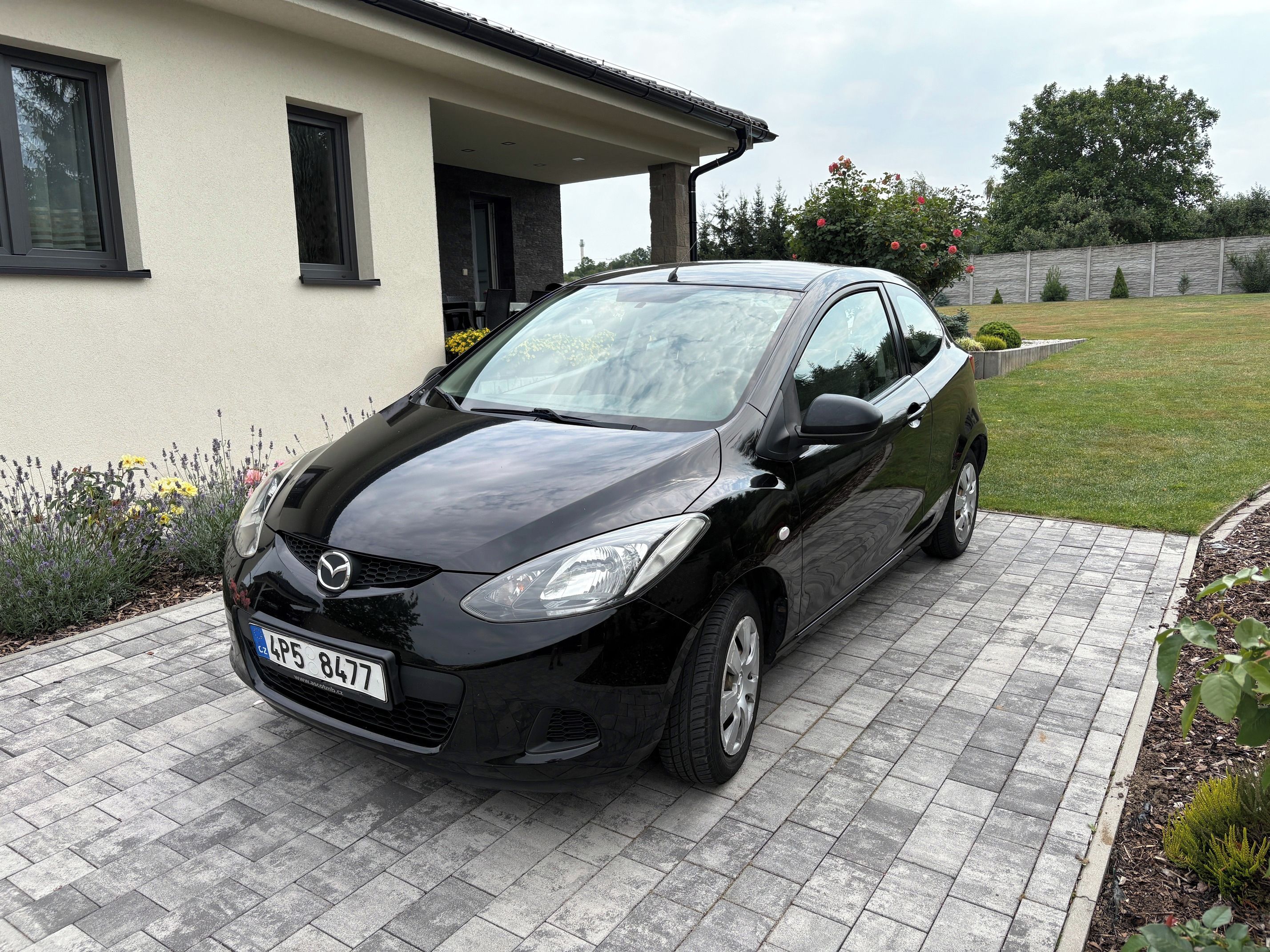 Mazda 2, 1. majitel, sada zimních kol - fotka 3