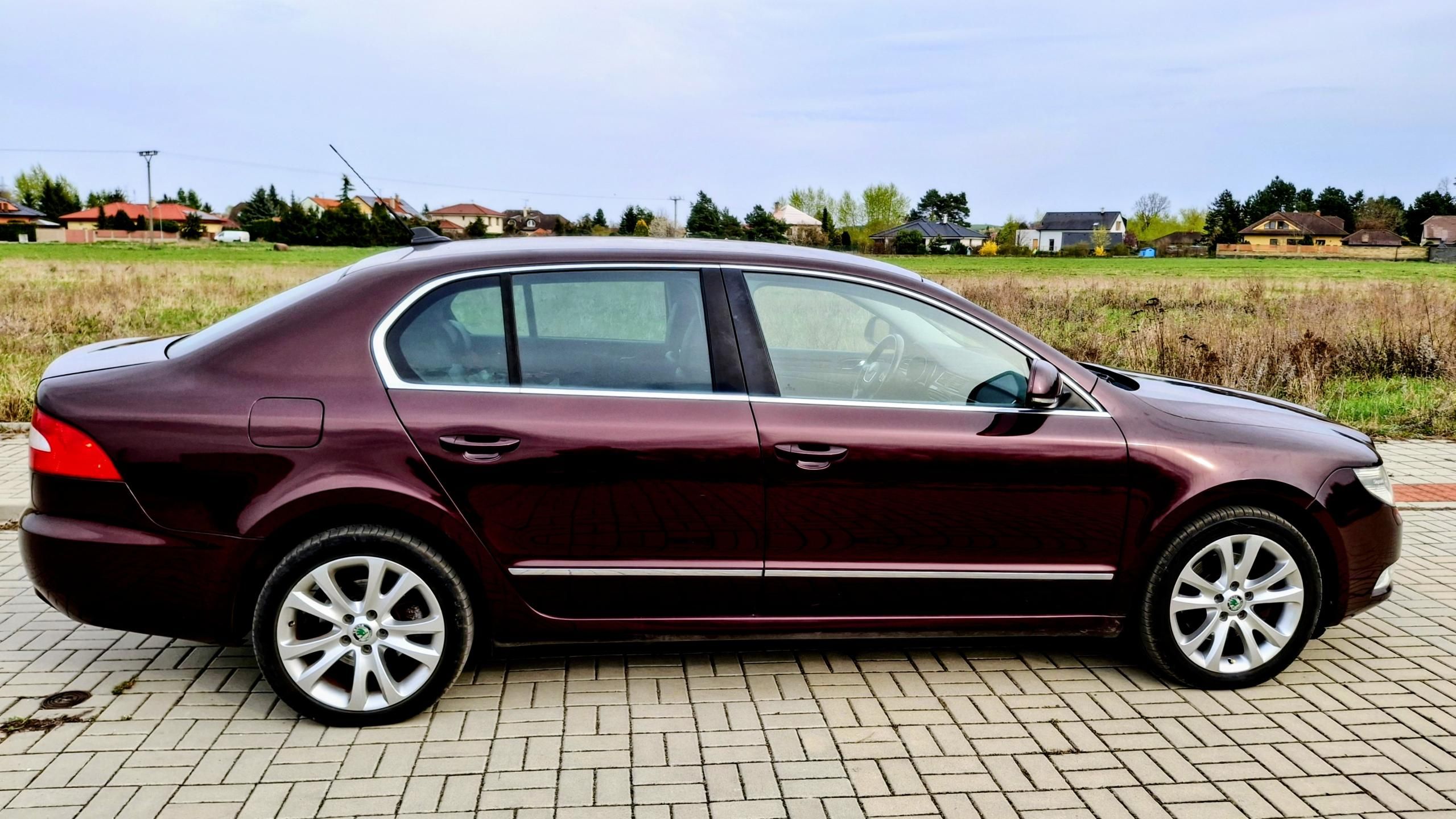Škoda Superb, 2.0 TDI 125 kw 1. majitel - fotka 4