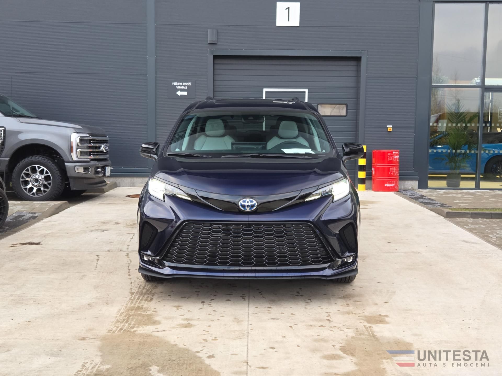 Toyota Sienna, TOYOTA SIENNA XSE HYBRID 7 pas - fotka 2