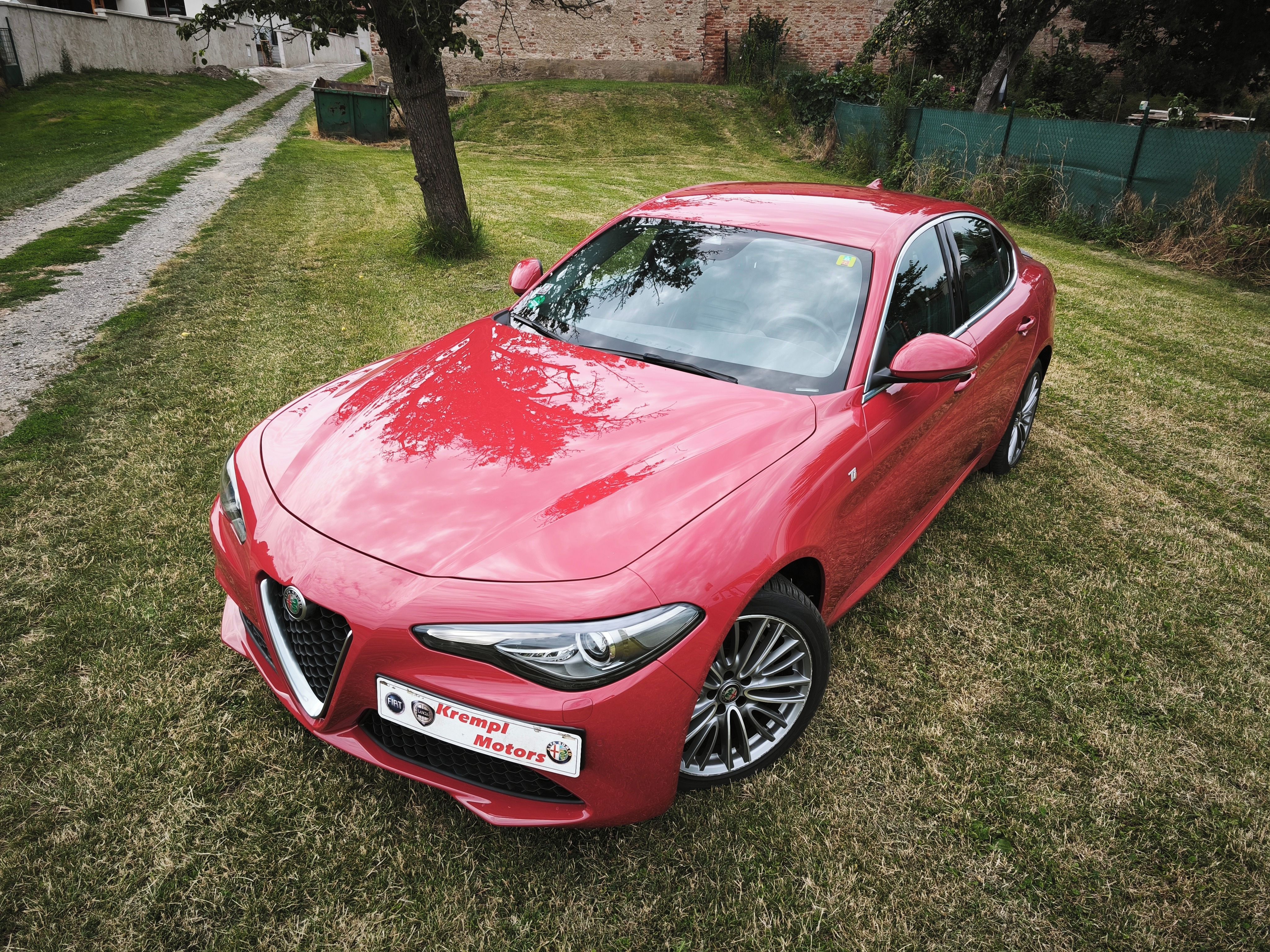 Alfa Romeo Giulia, 2,0TB TI - fotka 2