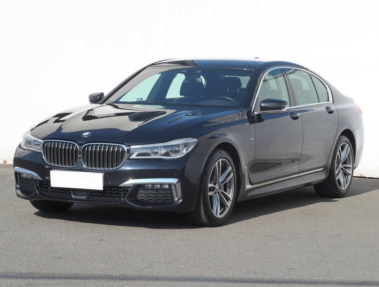 BMW Řada 7, 730 d xDrive, M Paket, 4X4 - fotka 2