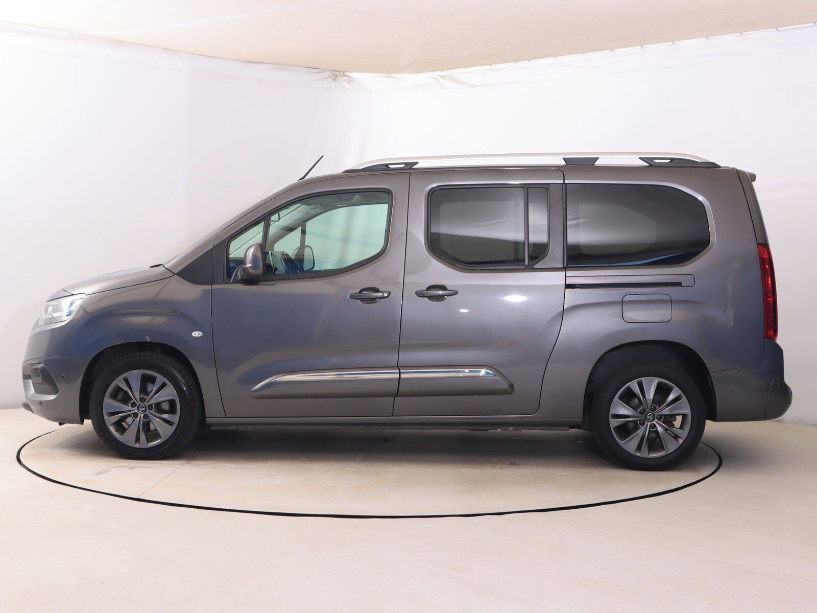 Toyota Proace City Verso, Maxi 1.2 T, Family, 5Míst - fotka 3