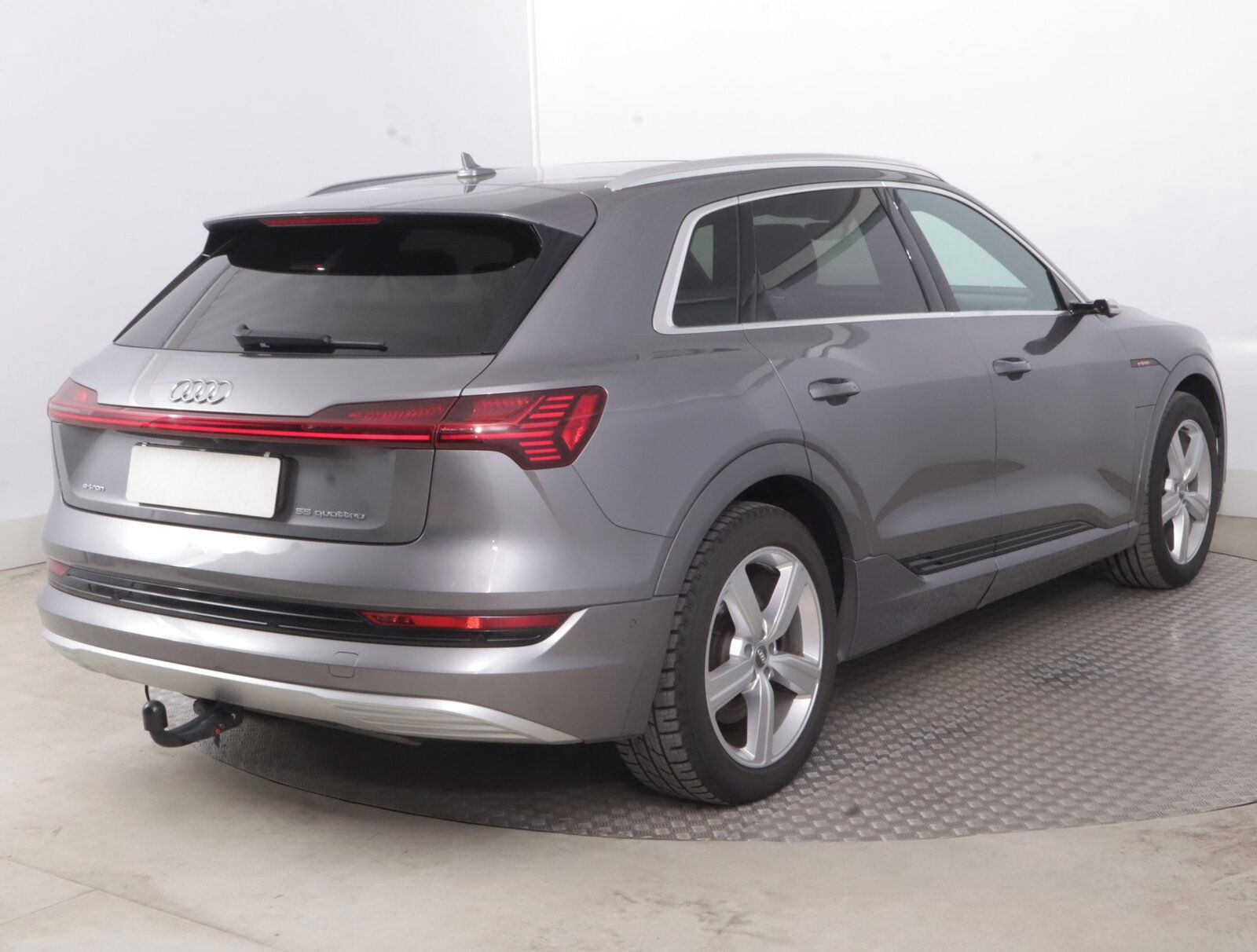 Audi e-tron, e-tron 55 quattro, SoH 90% - fotka 5