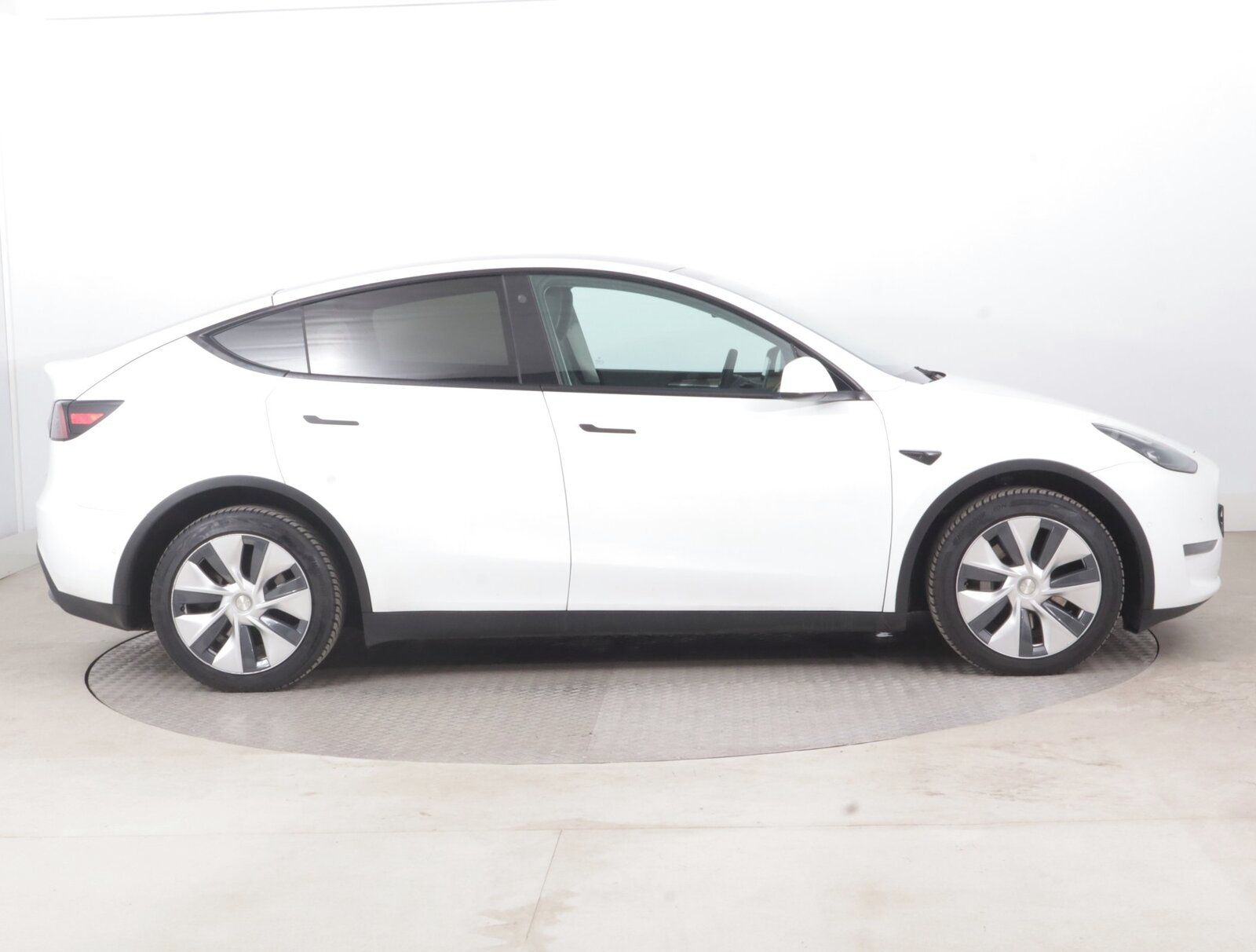 Tesla Model Y, Long Range AWD 79kWh, SoH 90% - fotka 6