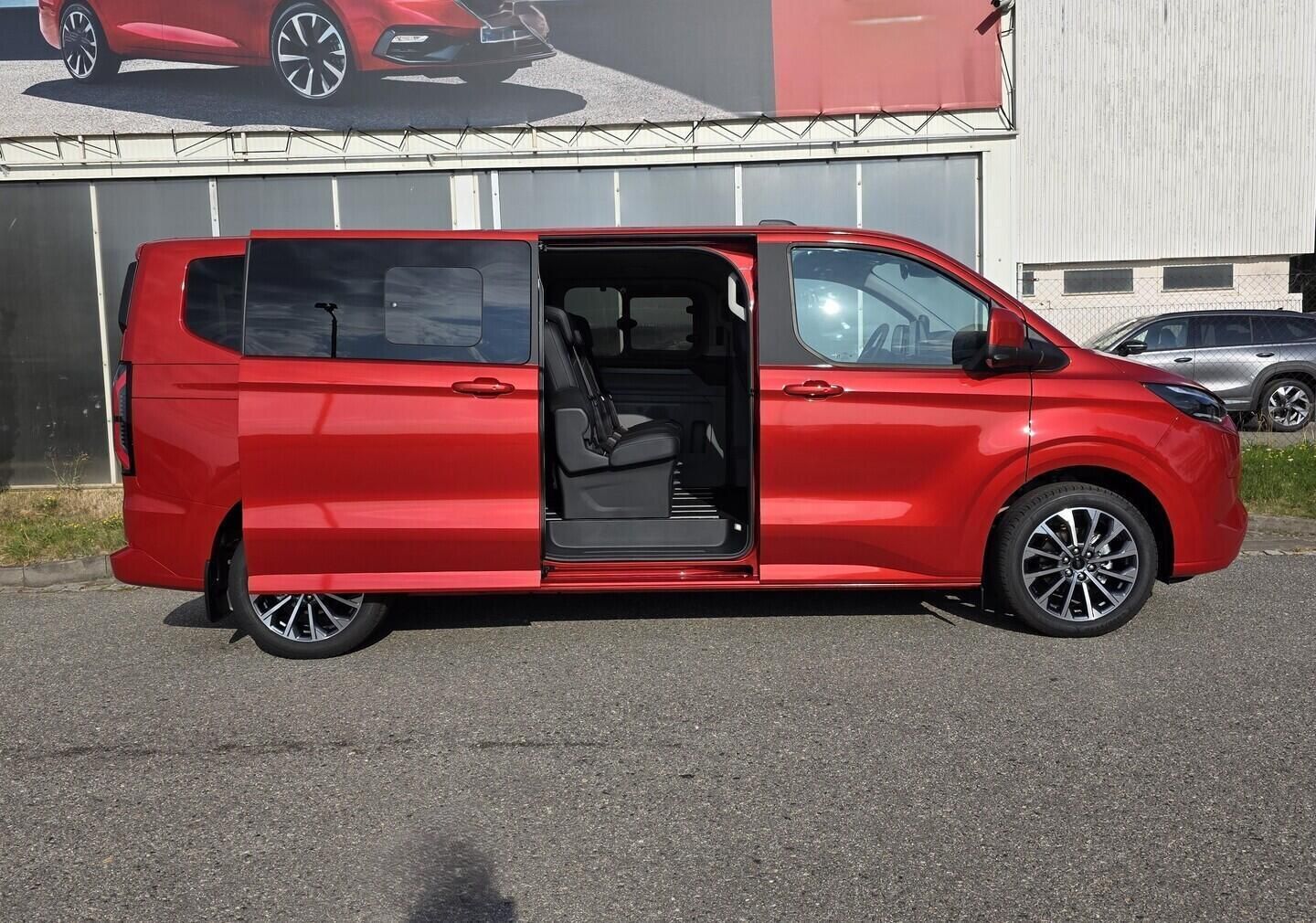 Ford Tourneo Custom, 2,5 Duratec Hybrid (PHEV) 171 - fotka 4