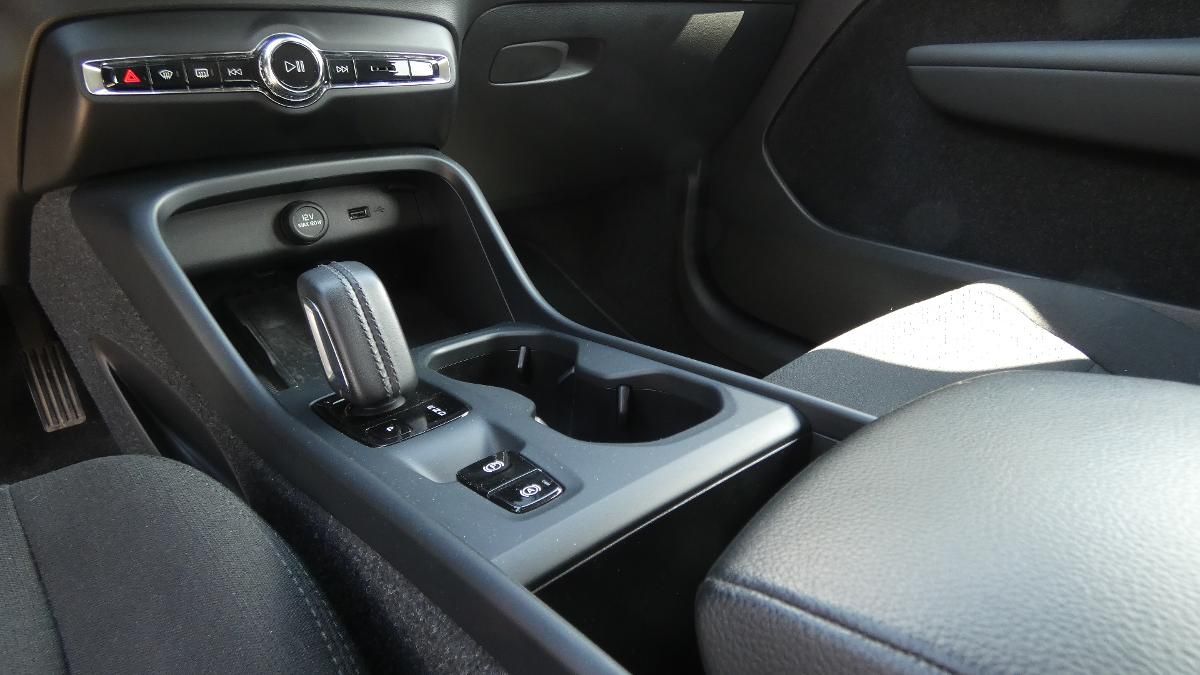 Volvo XC40, T2 FWD Momentum Core - fotka 6