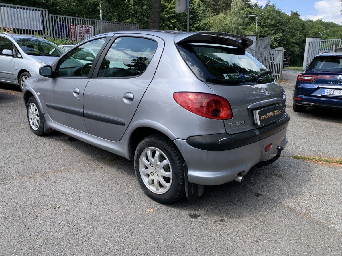 Peugeot 206, 1,4 i,ČR - fotka 6