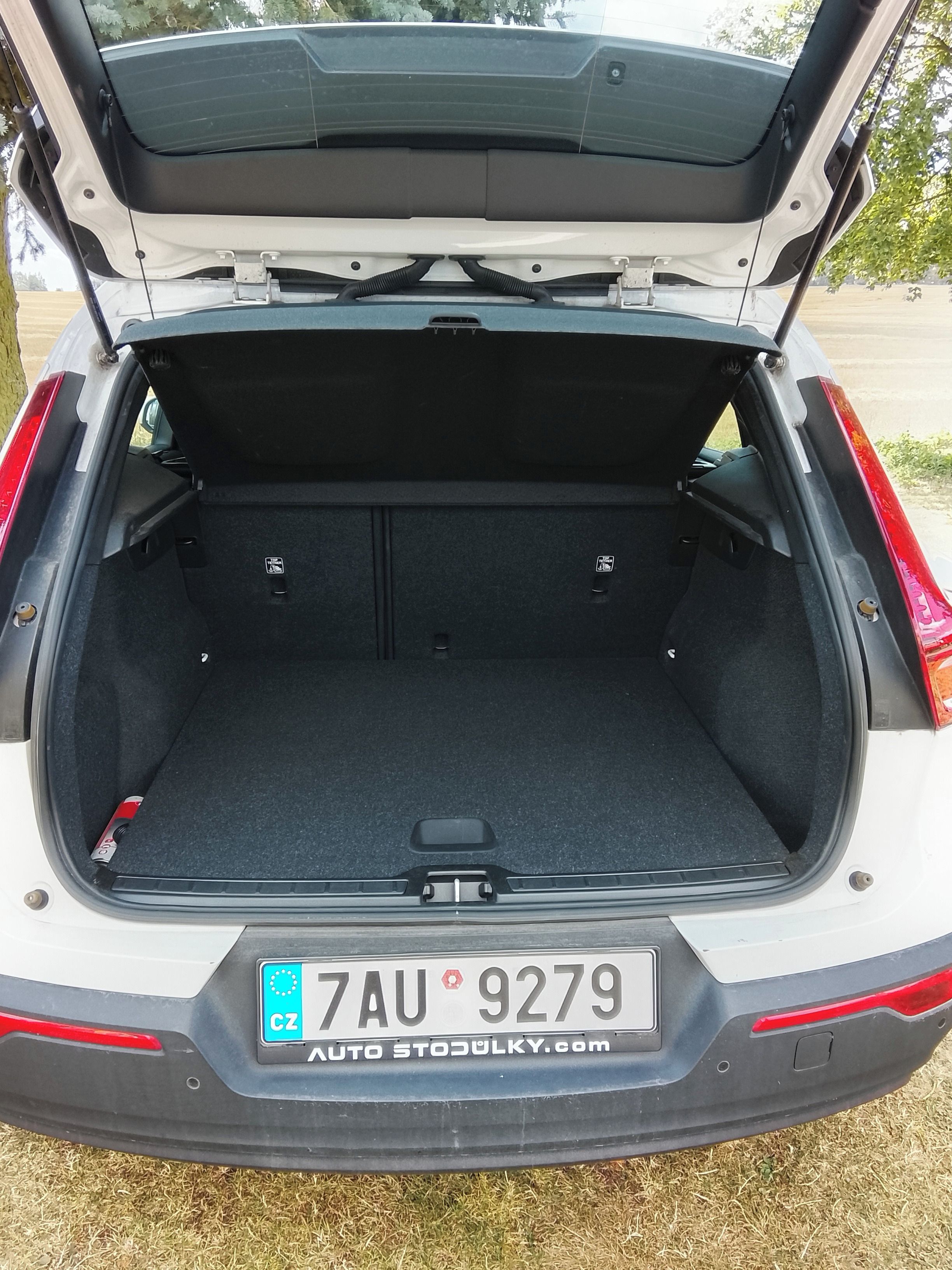 Volvo XC40, T3 120kW automat, kamera, - fotka 6
