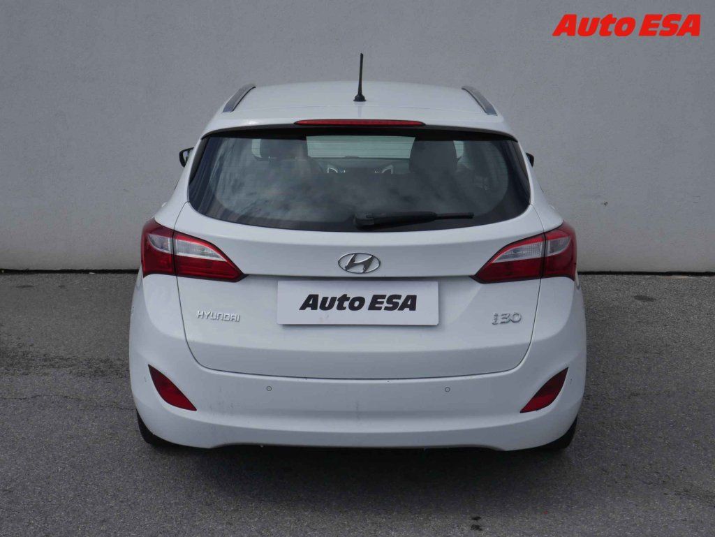 Hyundai i30, 1.6,2.maj,ČR,STK 10/2027 - fotka 5