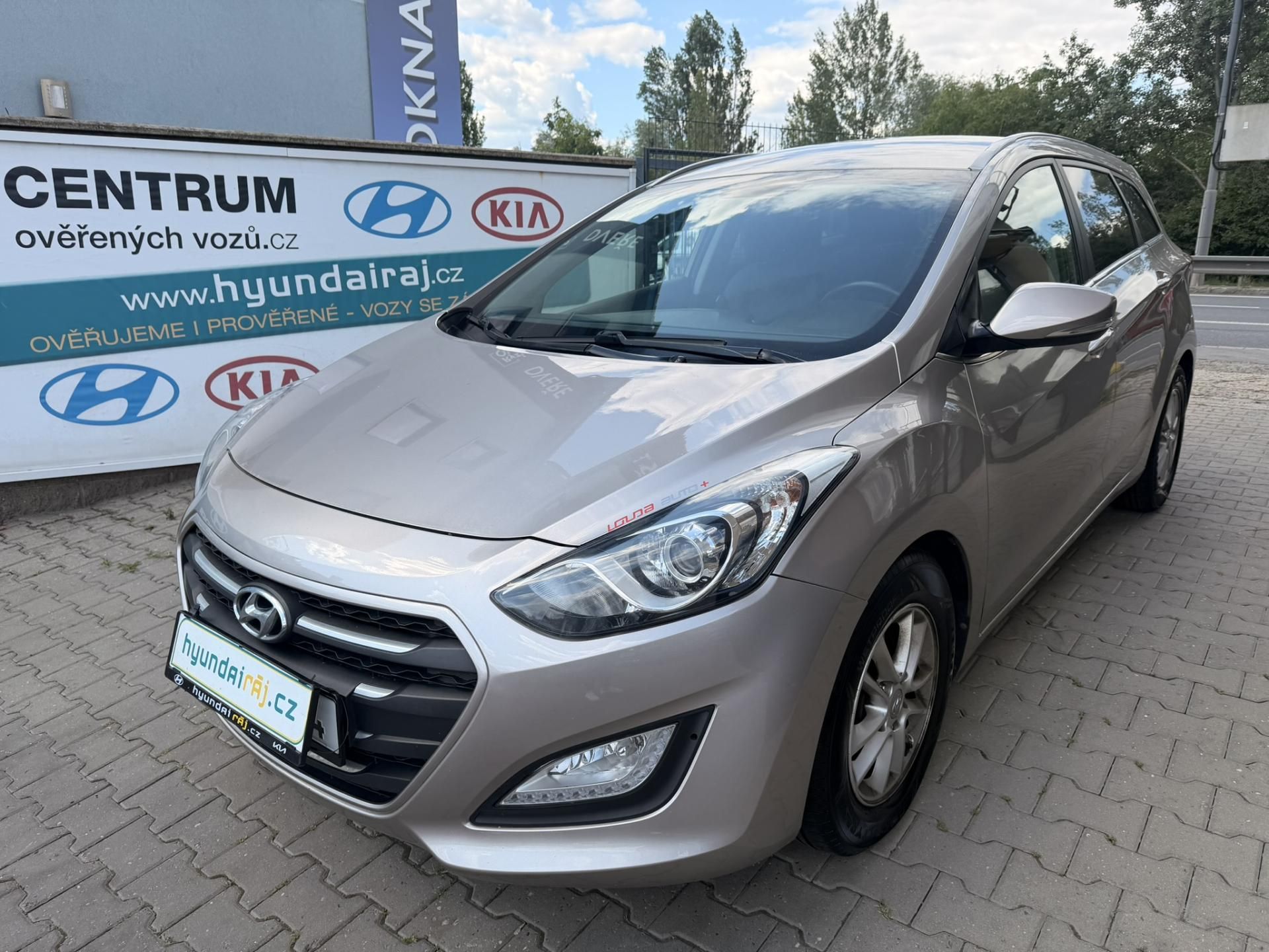 Hyundai i30, 1.6-NÍZKÁ SPOTŘEBA-AUT-SENZORY - fotka 5