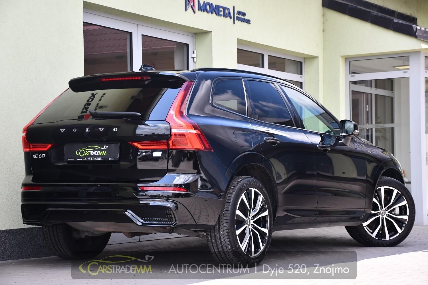 Volvo XC60, 2.0T8 R-Desing RECHARGE - fotka 5