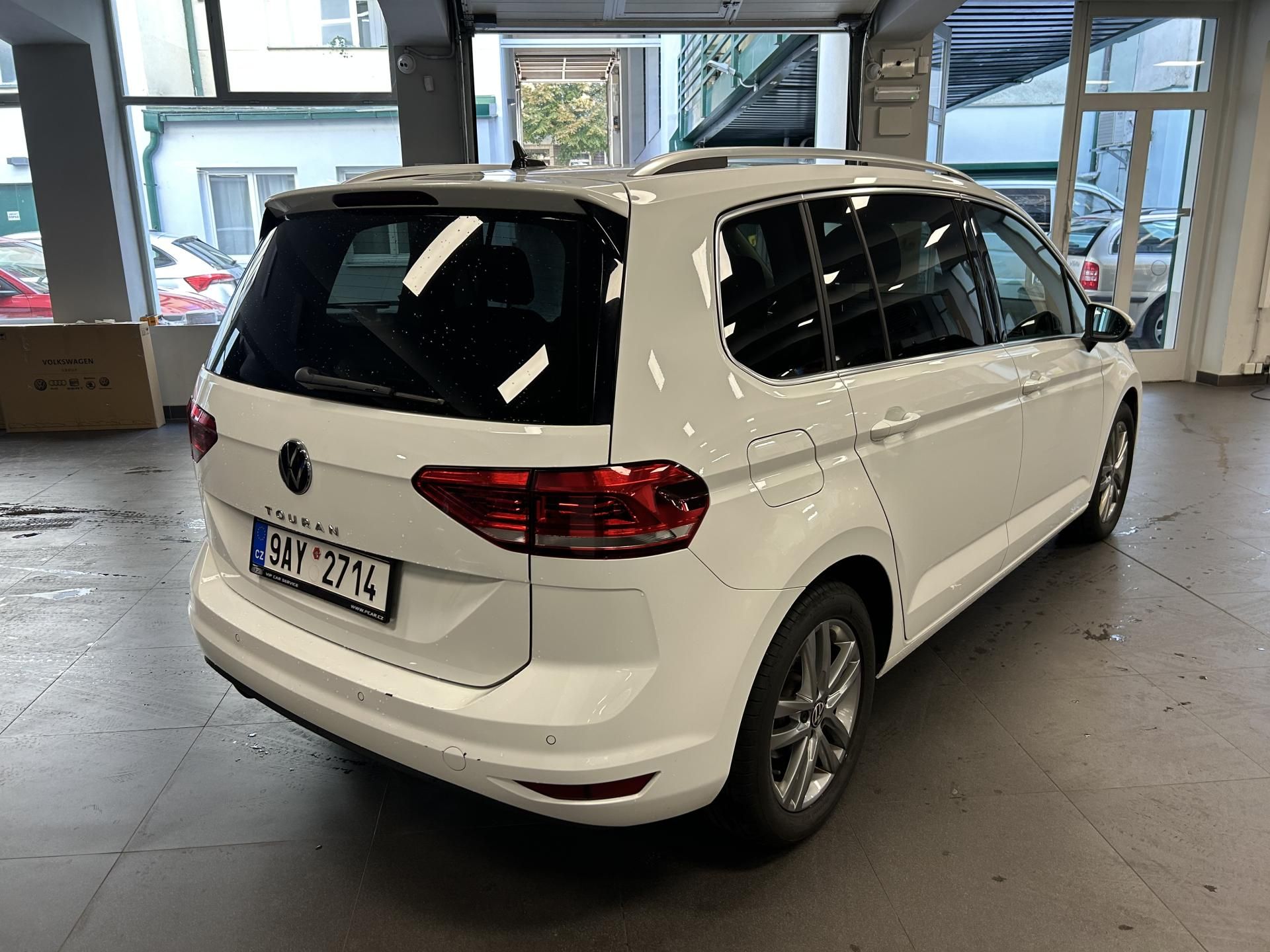 Volkswagen Touran, 2.0TDi Highline LED Kamera TZ - fotka 4